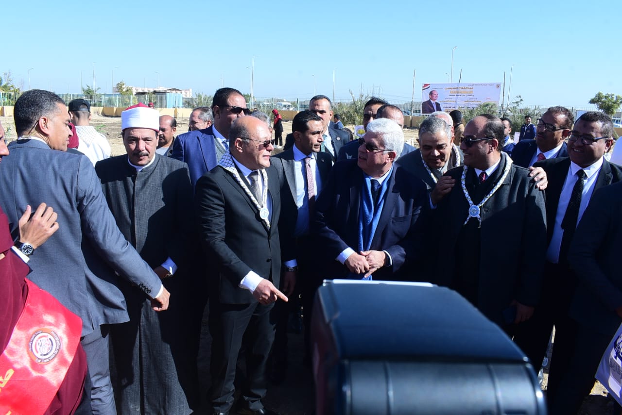 جامعة سوهاج تزرع 60 شجرة مثمرة ضمن مبادرة 100 مليون شجرة لتحقيق التحول الأخضر