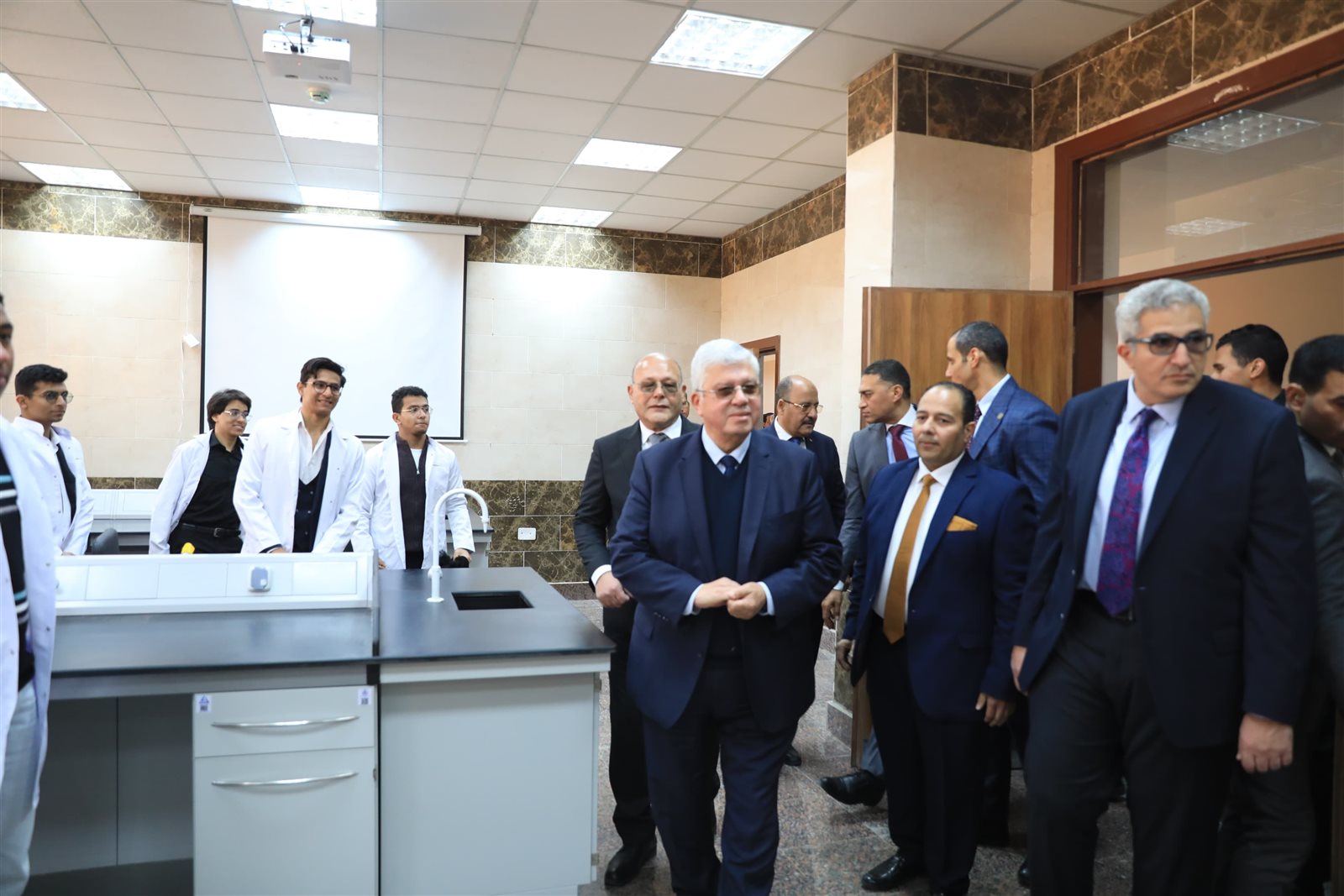 وزير التعليم العالي يفتتح مشروعات تعليمية وصحية جديدة في جامعة سوهاج