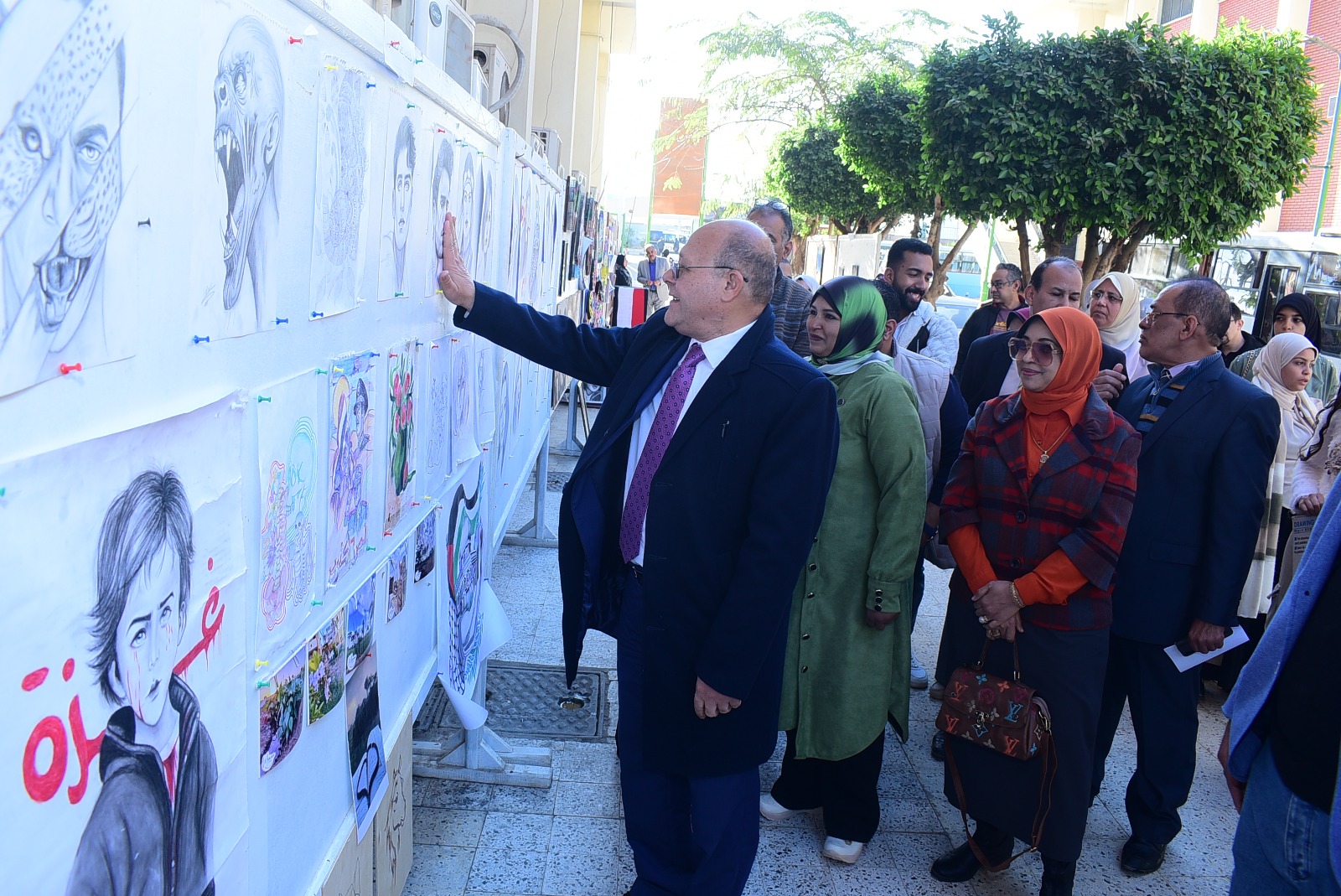 إبداعات طلابية تتألق في مهرجان فكرة ولون في جامعة سوهاج