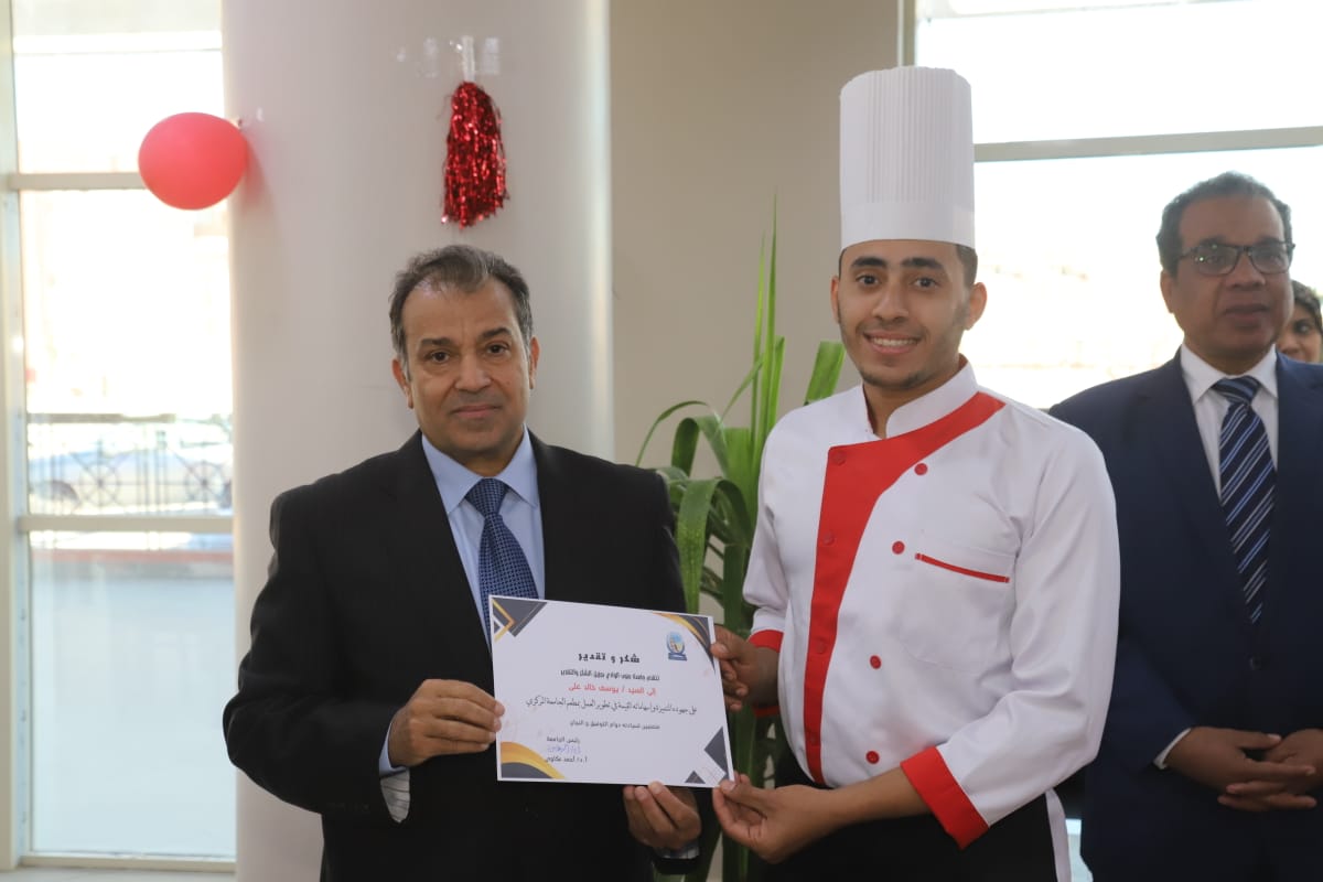 رئيس جامعة جنوب الوادي يفتتح عددا من المشروعات التطويرية بمقر الجامعة 