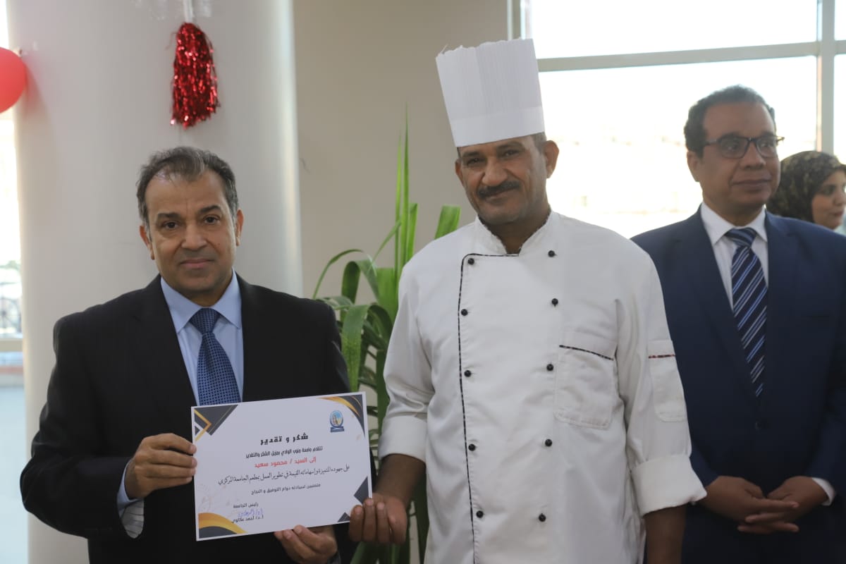 رئيس جامعة جنوب الوادي يفتتح عددا من المشروعات التطويرية بمقر الجامعة 