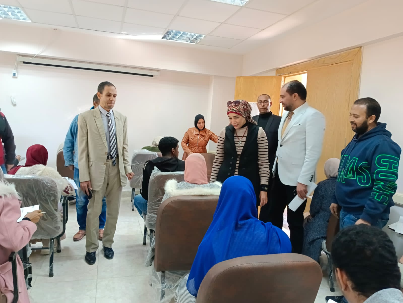 رئيس جامعة الأقصر تتابع سير امتحانات كلية التربية وتؤكد على تهيئة المناخ المناسب للطلاب