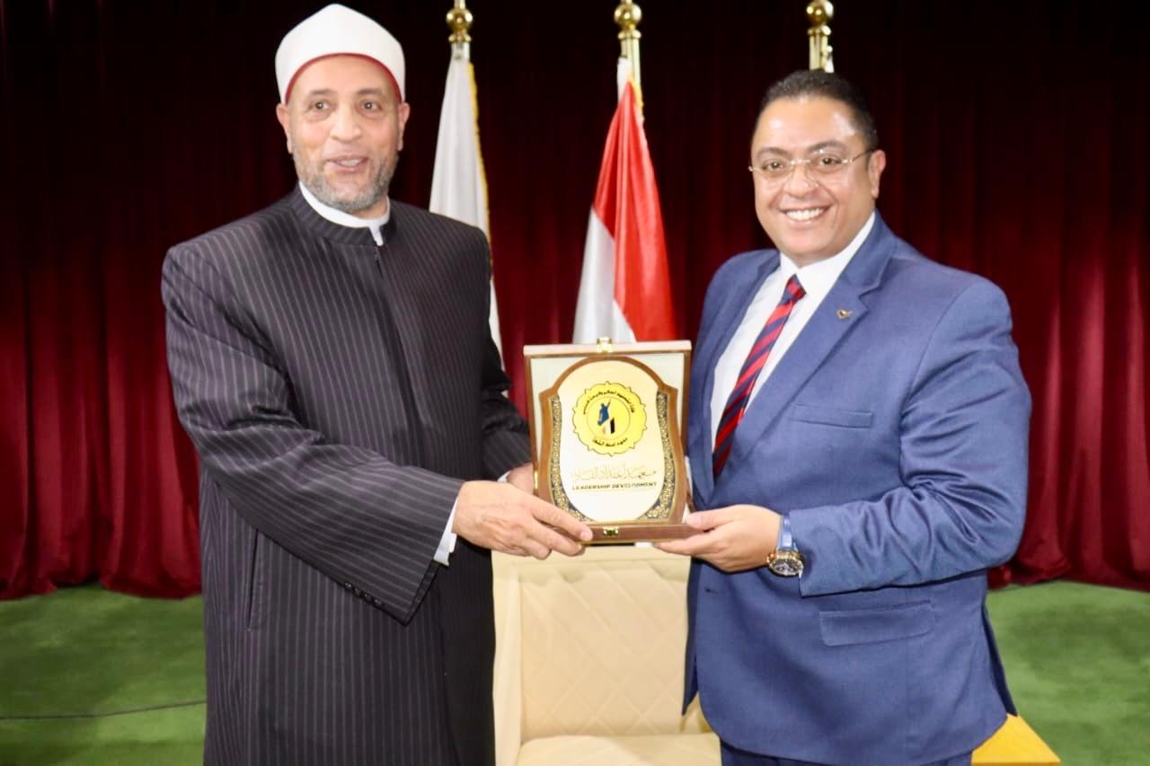 معهد إعداد القادة يطلق برنامجًا لتأهيل سفراء مصر الأكاديميين عالميًا