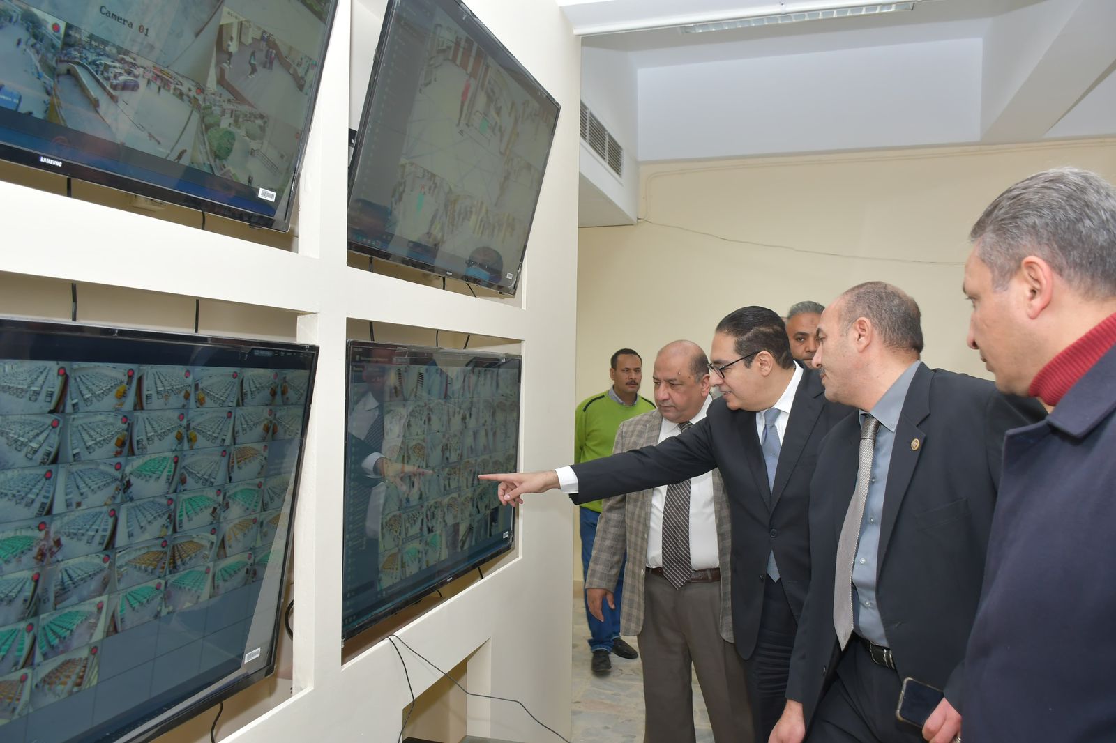 رئيس جامعة القاهرة يقود جولة تفقدية لضمان انضباط امتحانات الفصل الدراسي الأول