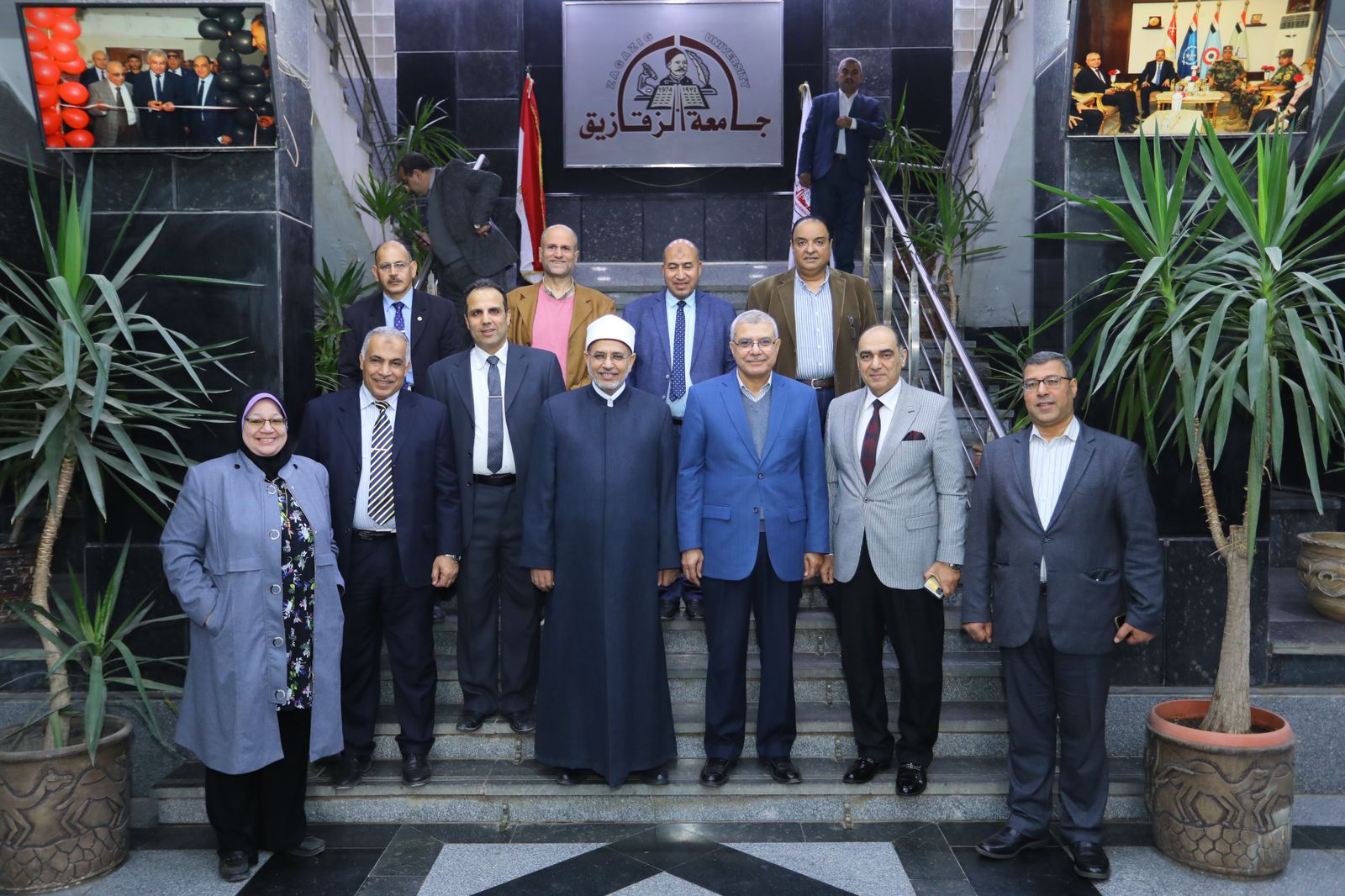 رئيسا جامعتي الزقازيق والأزهر يطمئنان على طالبات الدراسات الإسلامية المصابات إثر حادث