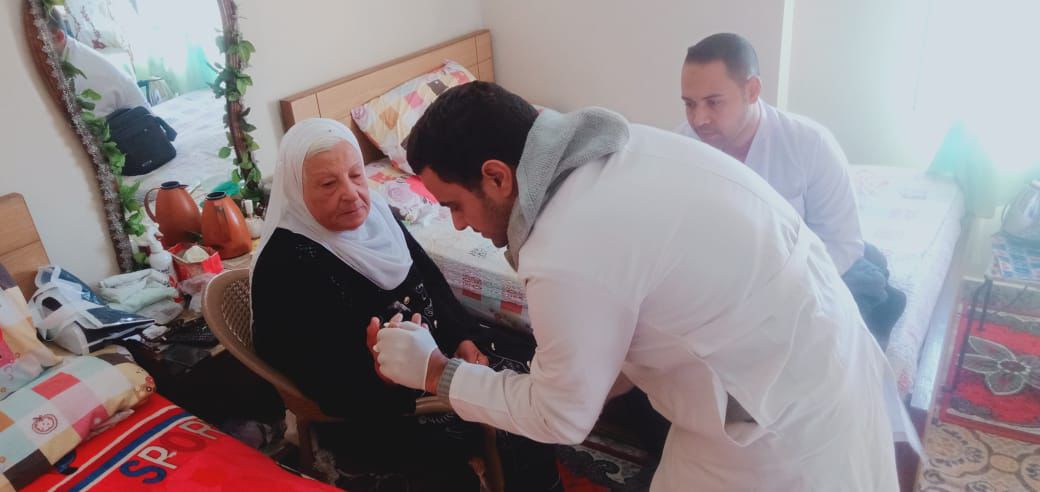 جامعة القاهرة تختتم المرحلة الأولي من مبادرة بداية بزيارة دار مسنين بيت العيلة