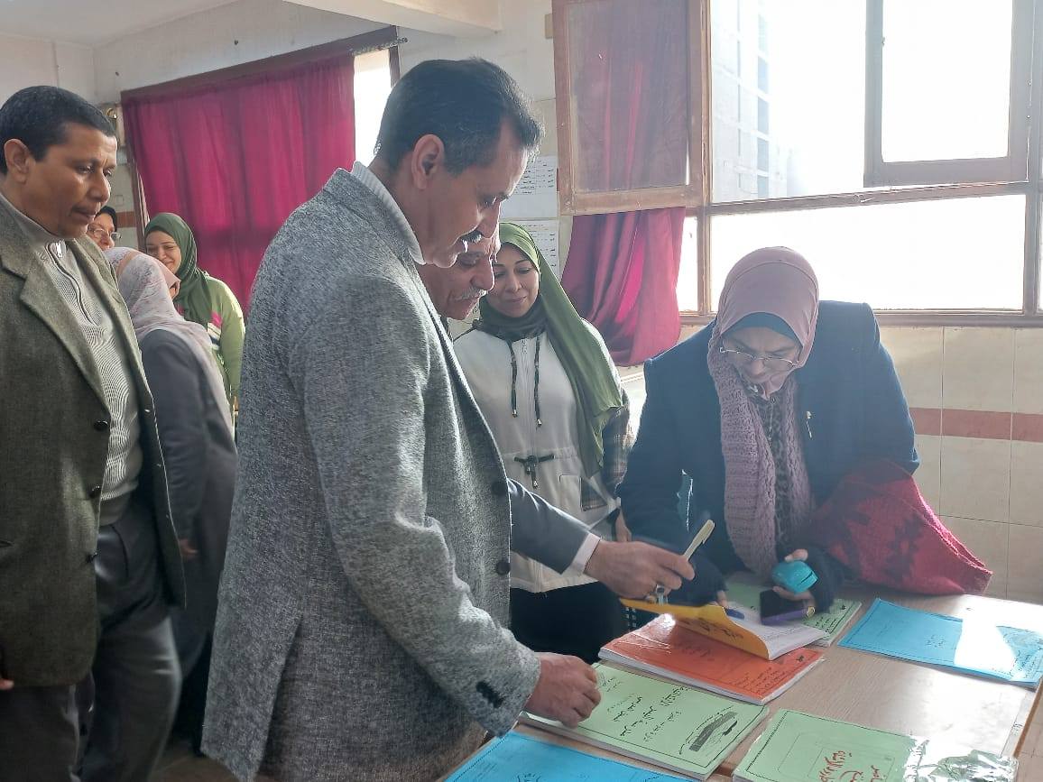 وكيل تعليم الجيزة في جولة تفقدية لضمان سير امتحانات صفوف النقل بكفاءة