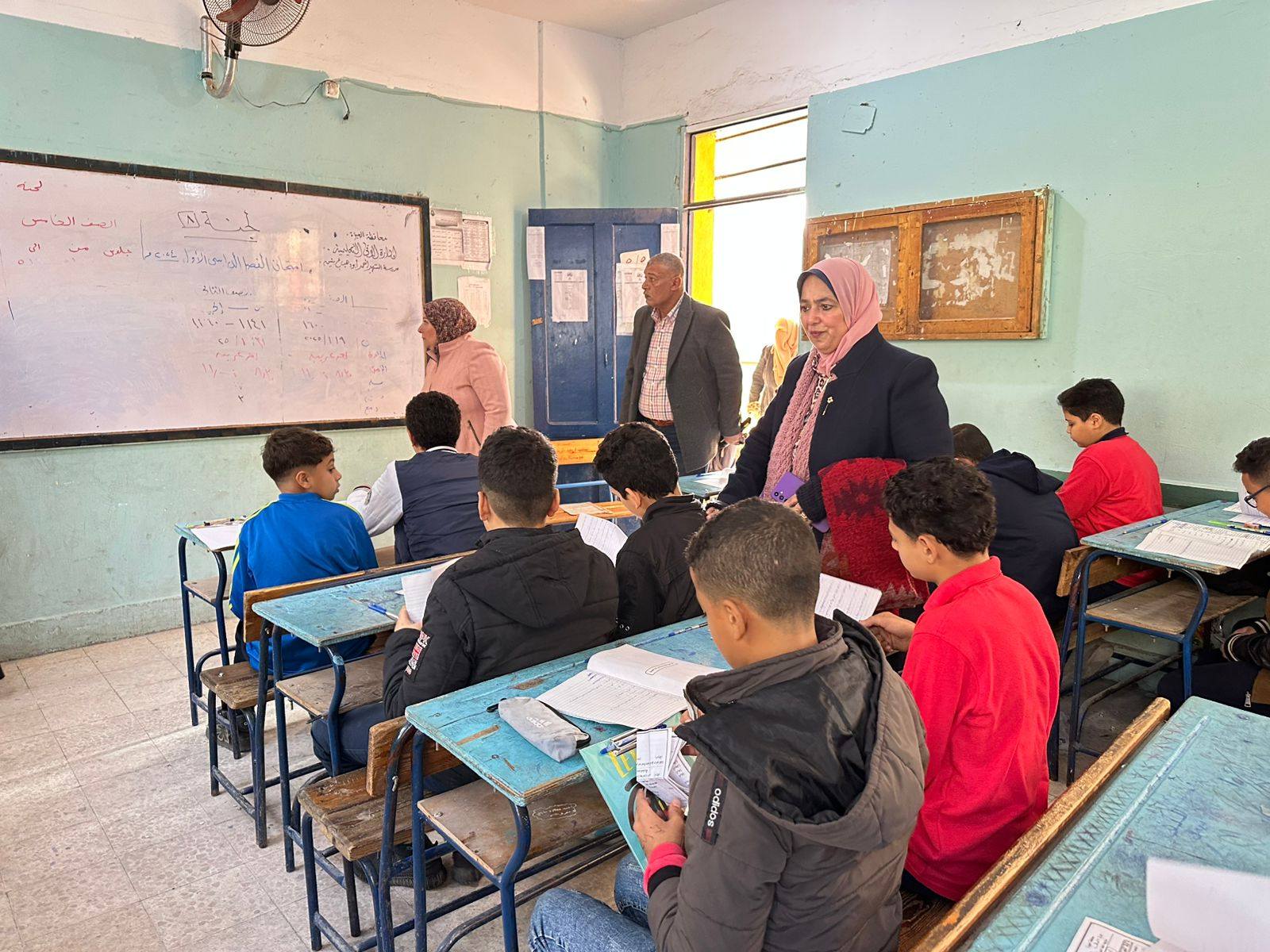 وكيل تعليم الجيزة في جولة تفقدية لضمان سير امتحانات صفوف النقل بكفاءة