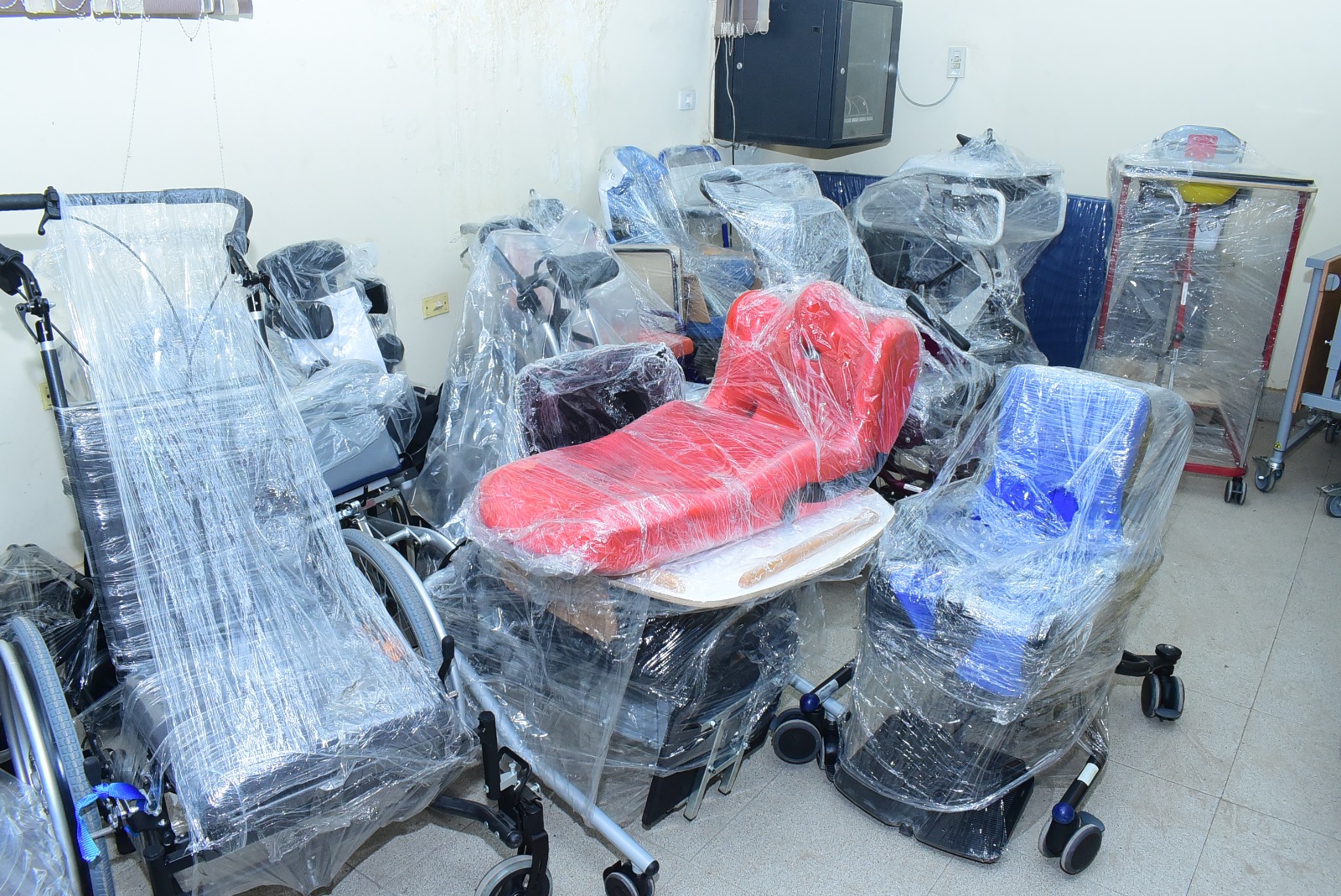 جامعة سوهاج تحصل علي دعم طبي مميز من مؤسسة آخيت الهولندية