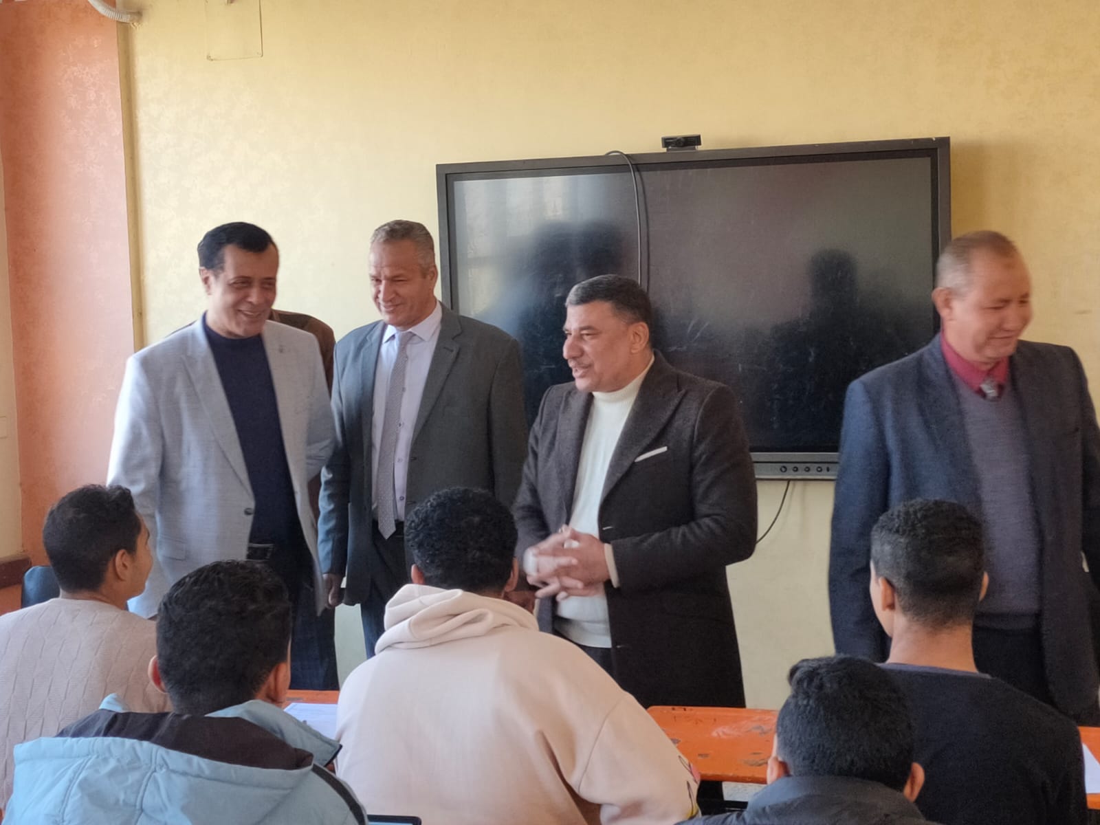 مدير تعليم سوهاج يتابع سير امتحانات الفصل الدراسي الأول بمدارس جهينة