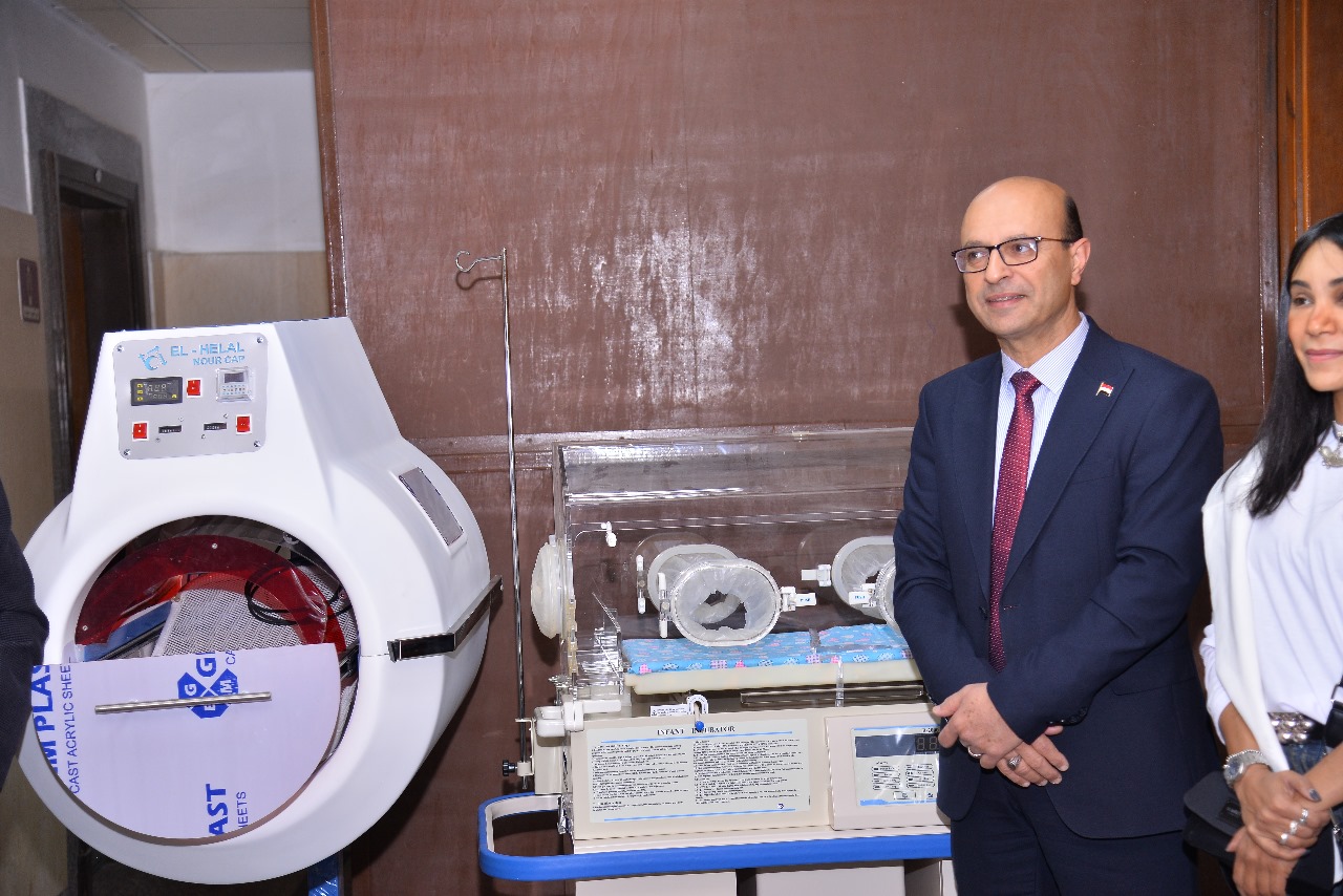 تبرع البنك العربي الإفريقي الدولي بـ 8 مليون جنيه لدعم مستشفى الأطفال الجامعي بجامعة أسيوط