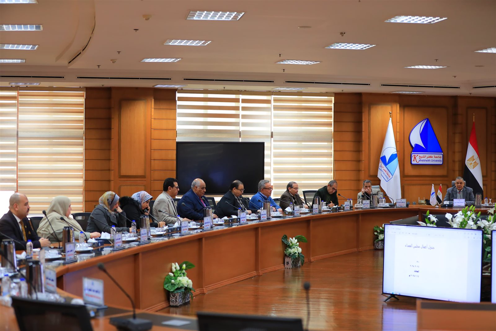  رئيس جامعة كفر الشيخ يناقش انضباط سير امتحانات التيرم الأول واستعدادات الفصل الدراسي الثاني