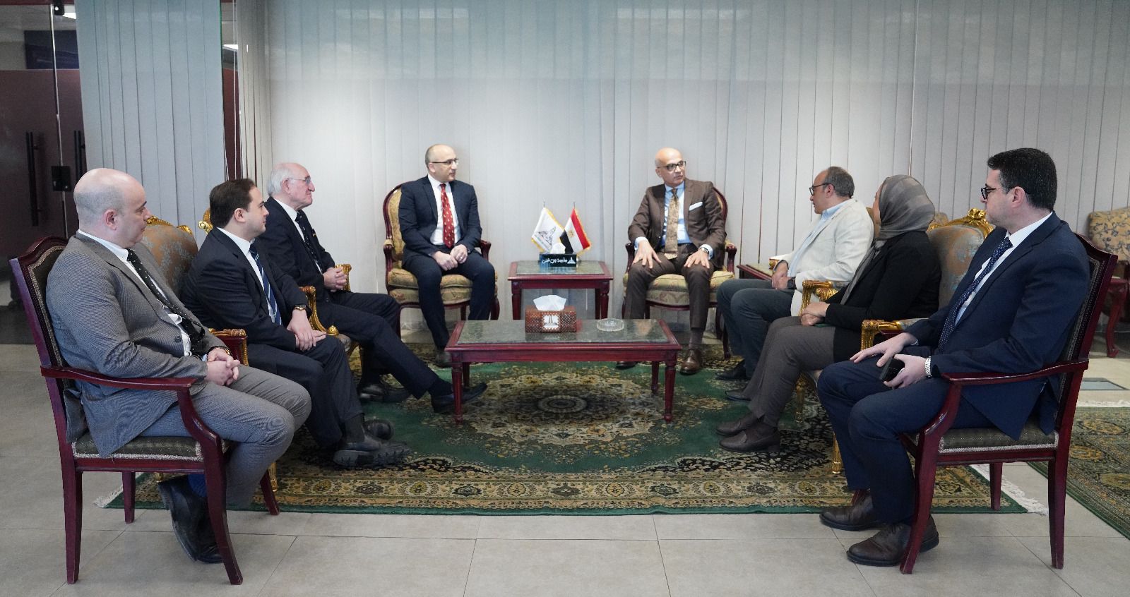 شراكة بين جامعة عين شمس وكلية الجراحين الملكية بلندن لتعزيز التعليم الطبي