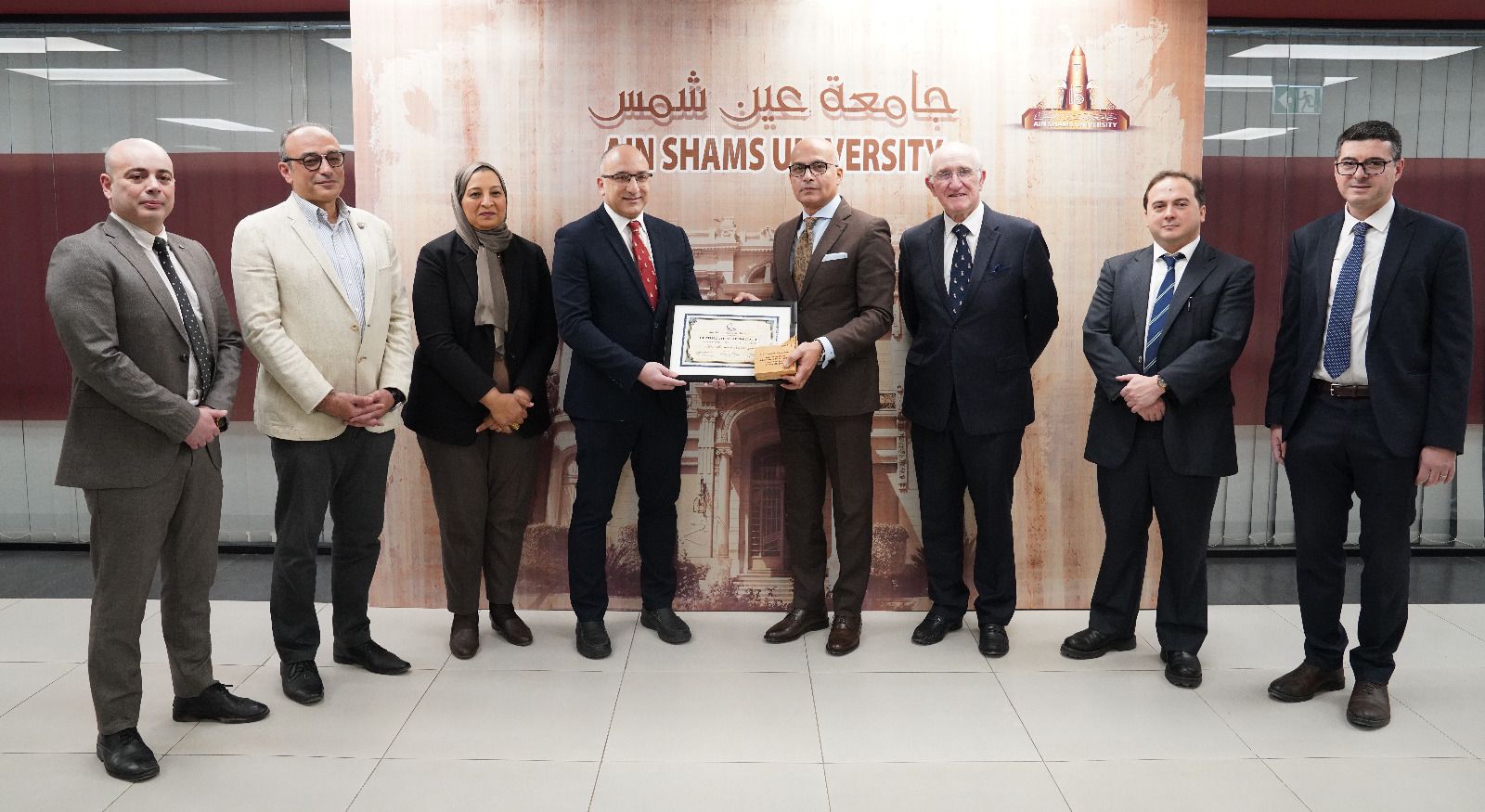 شراكة بين جامعة عين شمس وكلية الجراحين الملكية بلندن لتعزيز التعليم الطبي