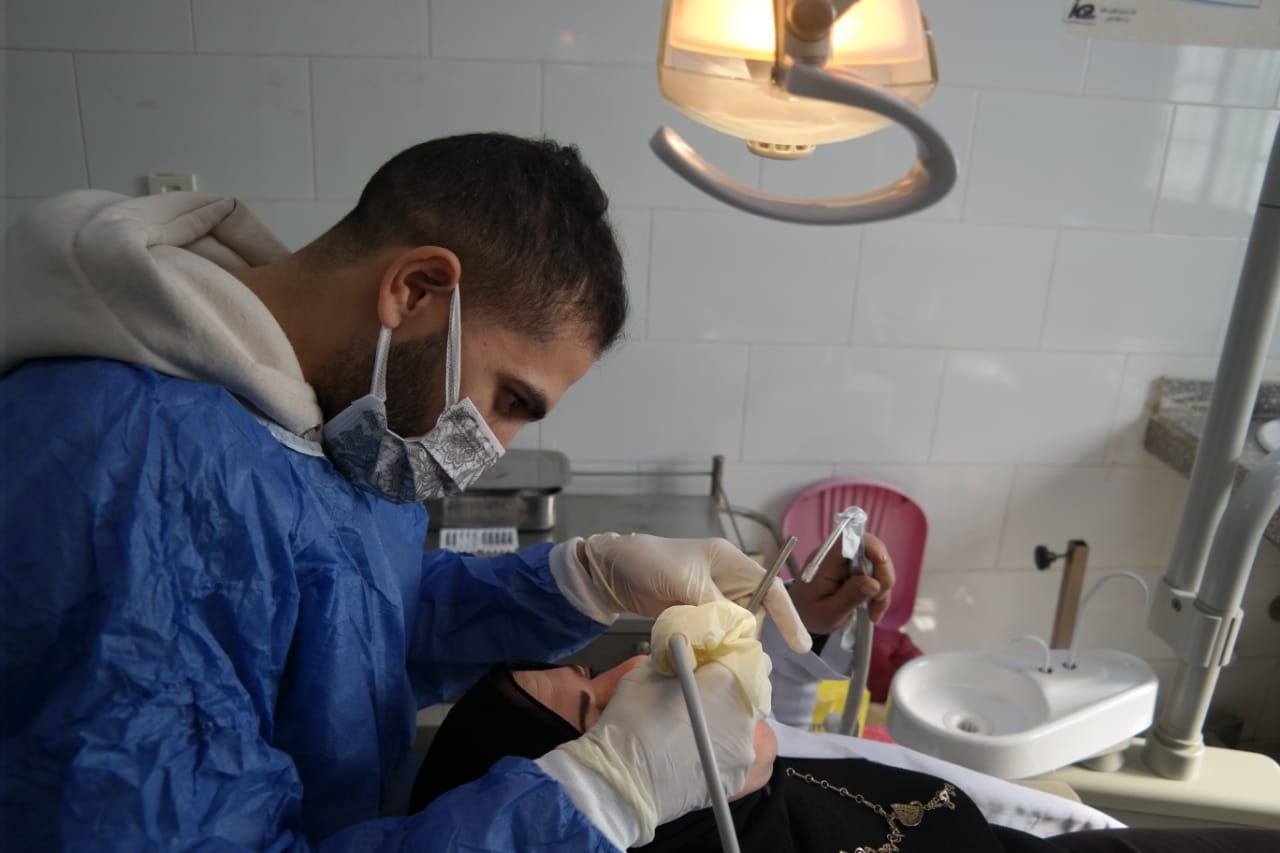 جامعة أسيوط تطلق قافلة طبية متخصصة في طب الأسنان لخدمة أهالي الوليدية