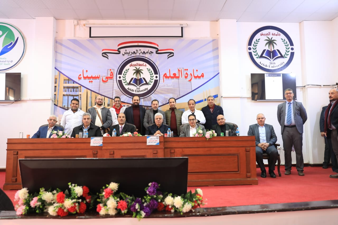 وزير التعليم العالي يلتقي بالكوادر الطبية بالمستشفيات الجامعية في جامعة العريش