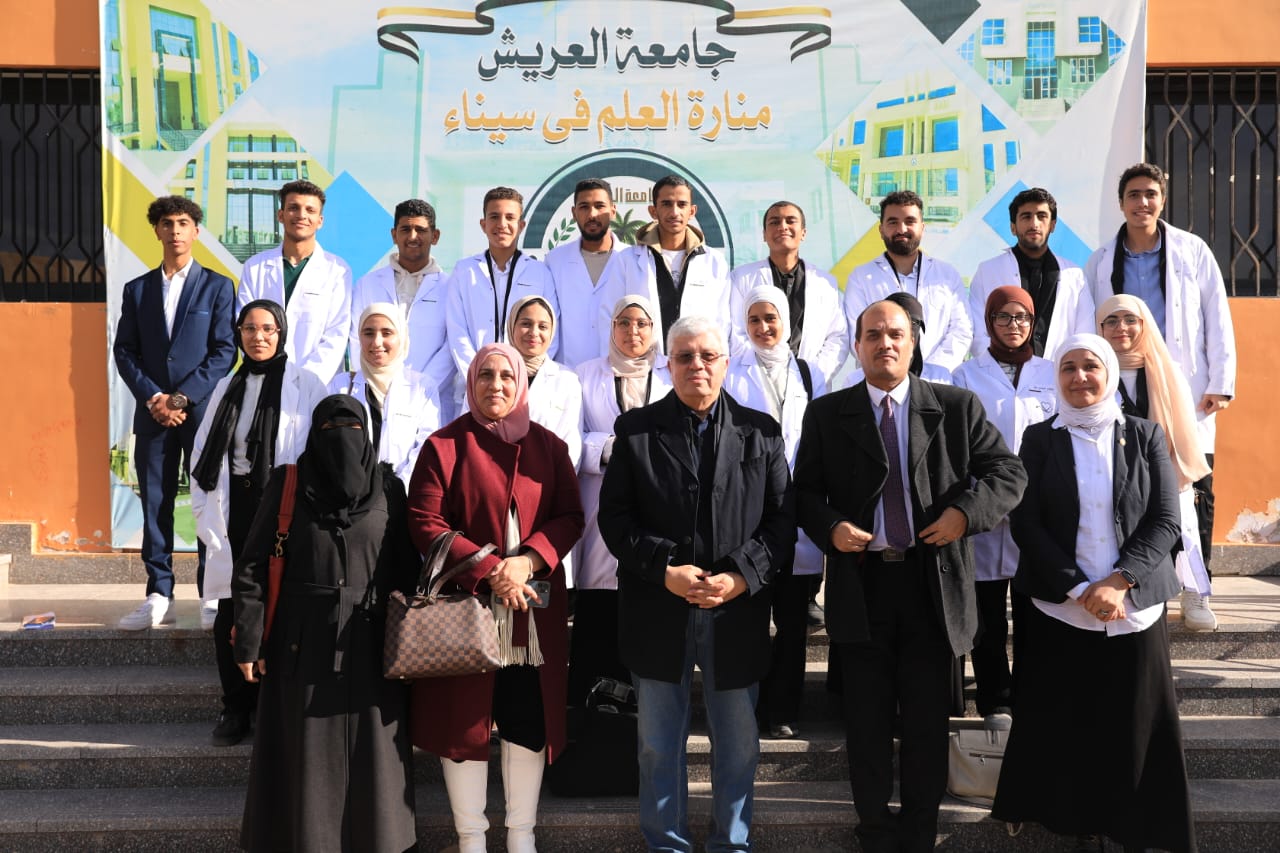 وزير التعليم العالي يلتقي بالكوادر الطبية بالمستشفيات الجامعية في جامعة العريش