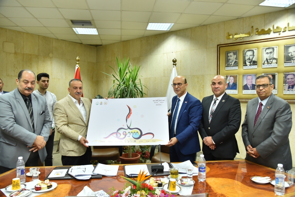 جهود جامعة أسيوط في تعزيز الوعي القومي وتنمية قيم الولاء والانتماء لدى الطلاب