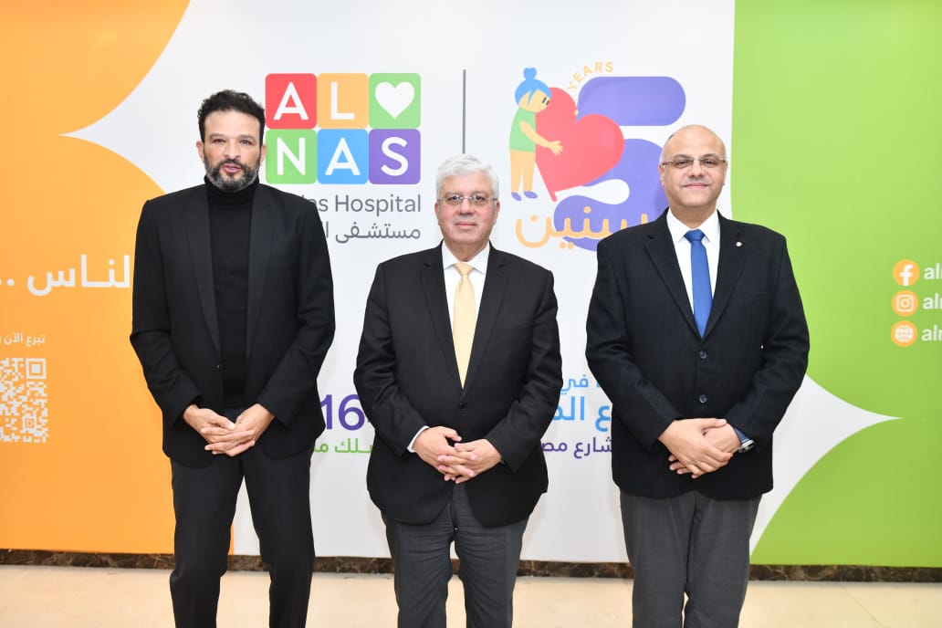 وزير التعليم العالي يدعم غزة ويقوم بزيارة تفقدية للمصابين بمستشفى الناس الخيري في القليوبية