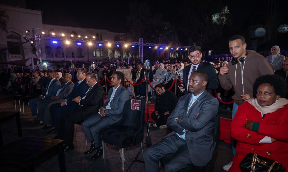 جامعة عين شمس تحتفل بتخريج دفعة 2024 من الطلاب الوافدين في حفل مميز