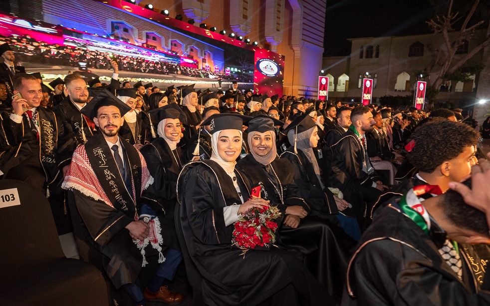جامعة عين شمس تحتفل بتخريج دفعة 2024 من الطلاب الوافدين في حفل مميز