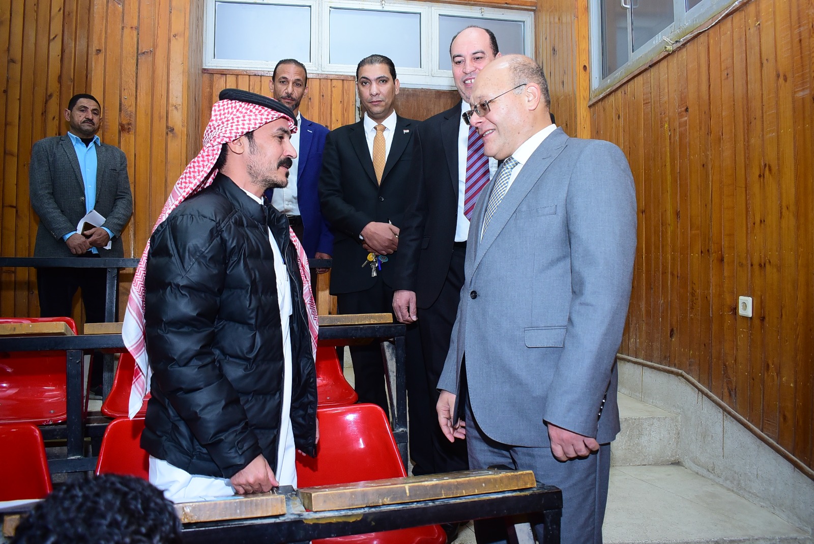 جولة تفقدية لرئيس جامعة سوهاج داخل لجان امتحانات كلية الدراسات العليا في عامها الأول