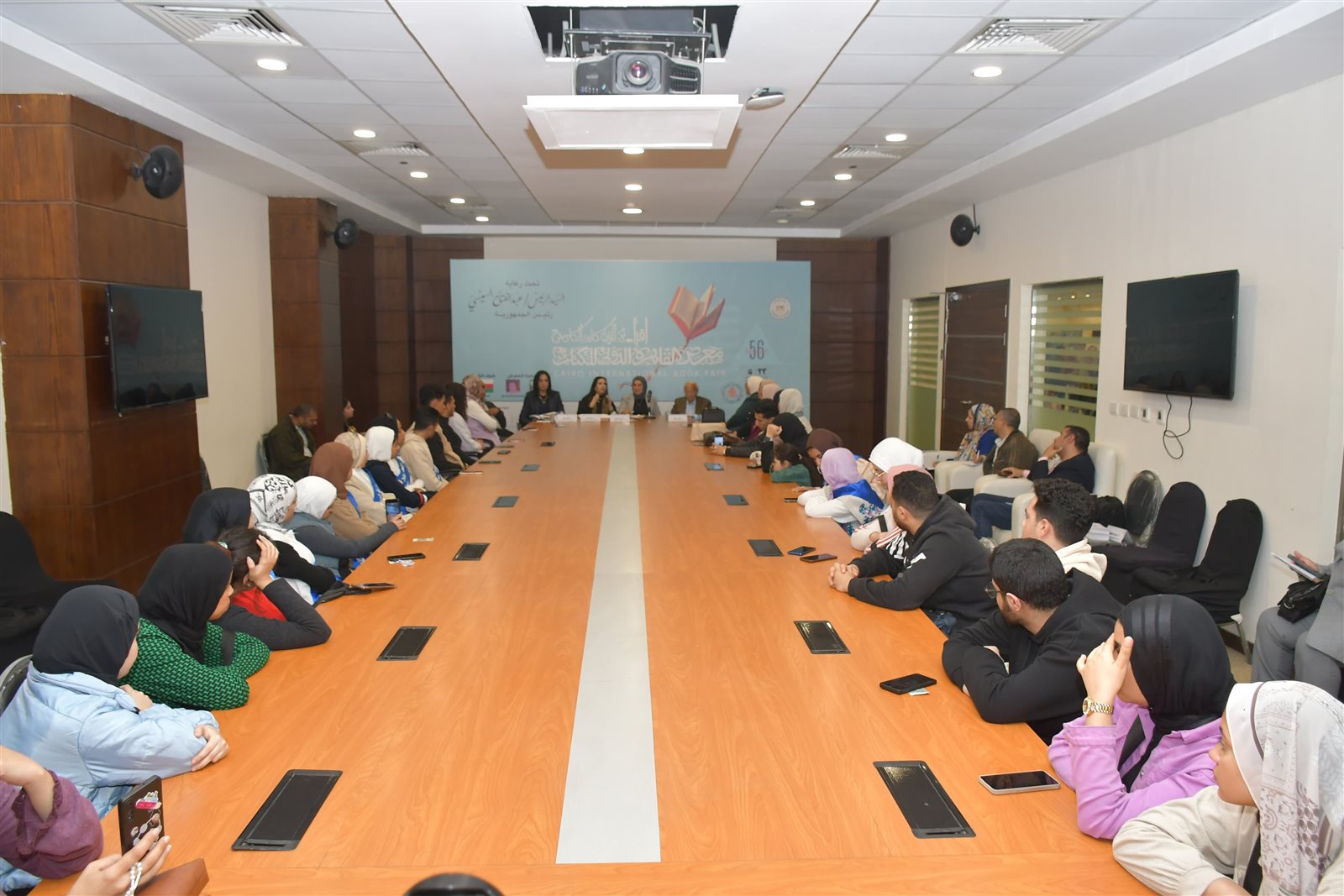 ندوة بمعرض الكتاب عن جامعة القاهرة