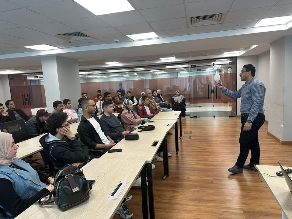 فريق الابتكار داخل جامعة عين شمس