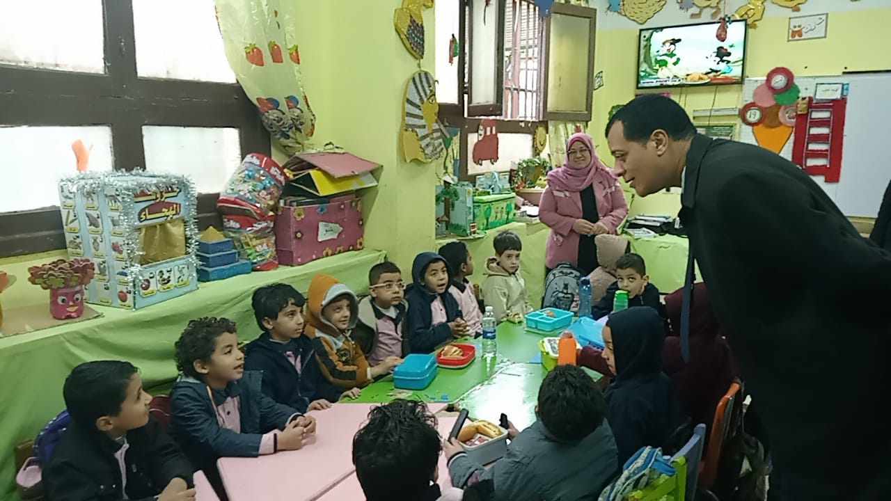 مدير تعليم سوهاج يتابع انتظام الدراسة بمدارس المحافظة
