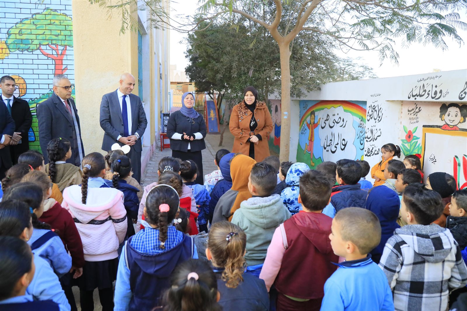 وزير التربية والتعليم يتفقد مدارس الشرقية