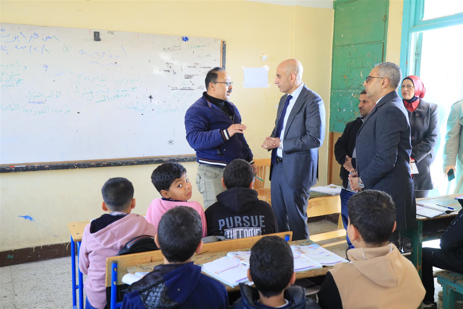 وزير التربية والتعليم يتفقد مدارس الشرقية