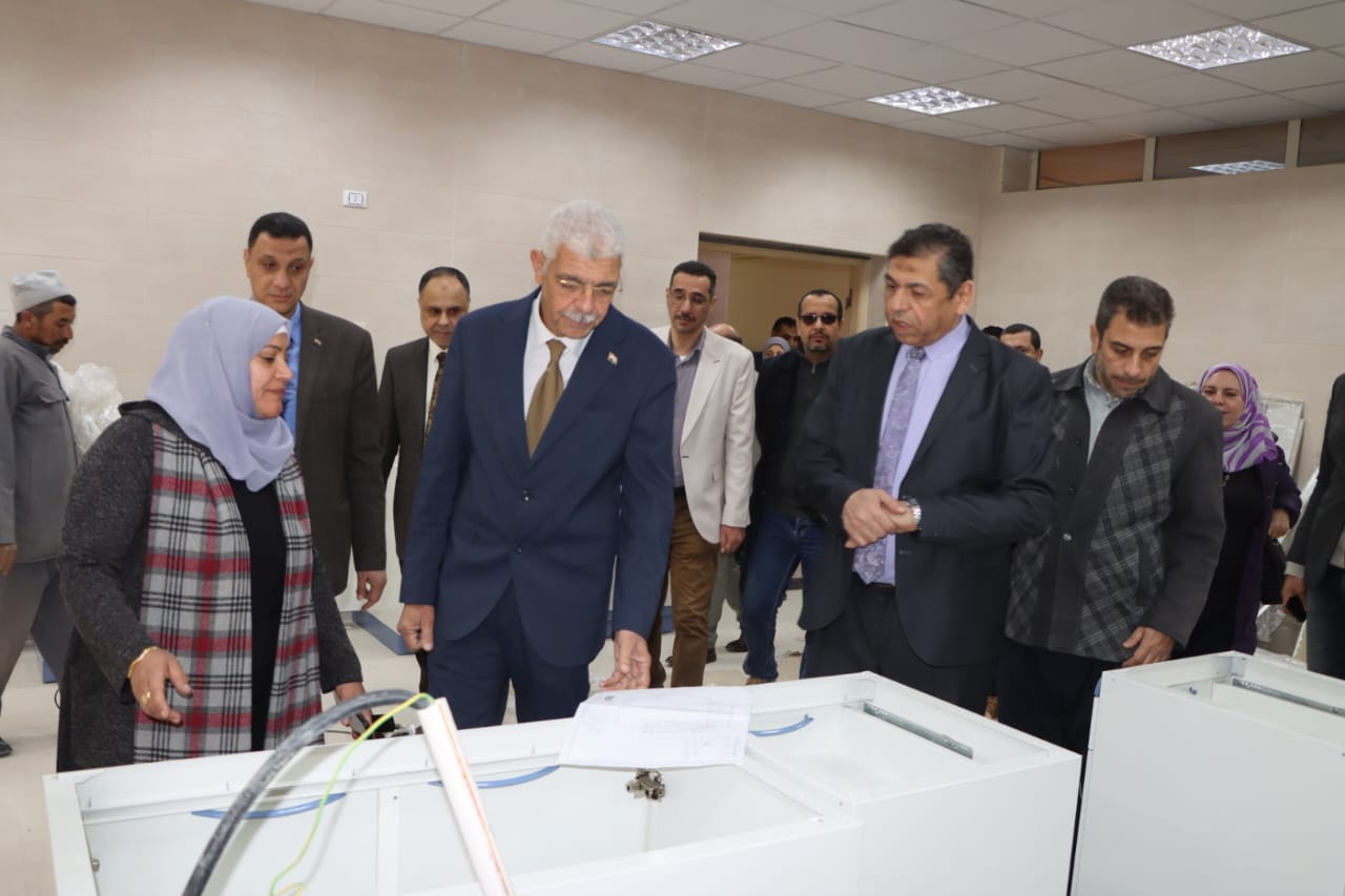 جولة تفقدية لرئيس جامعة المنوفية بكلية العلوم