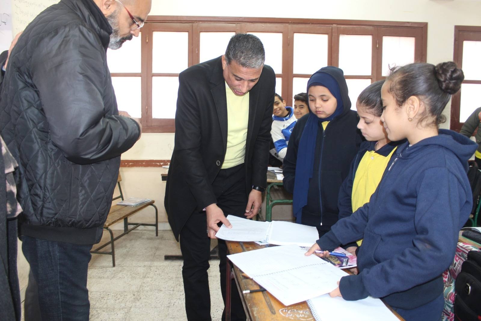 مدير تعليم الجيزة يتابع الانضباط المدرسي