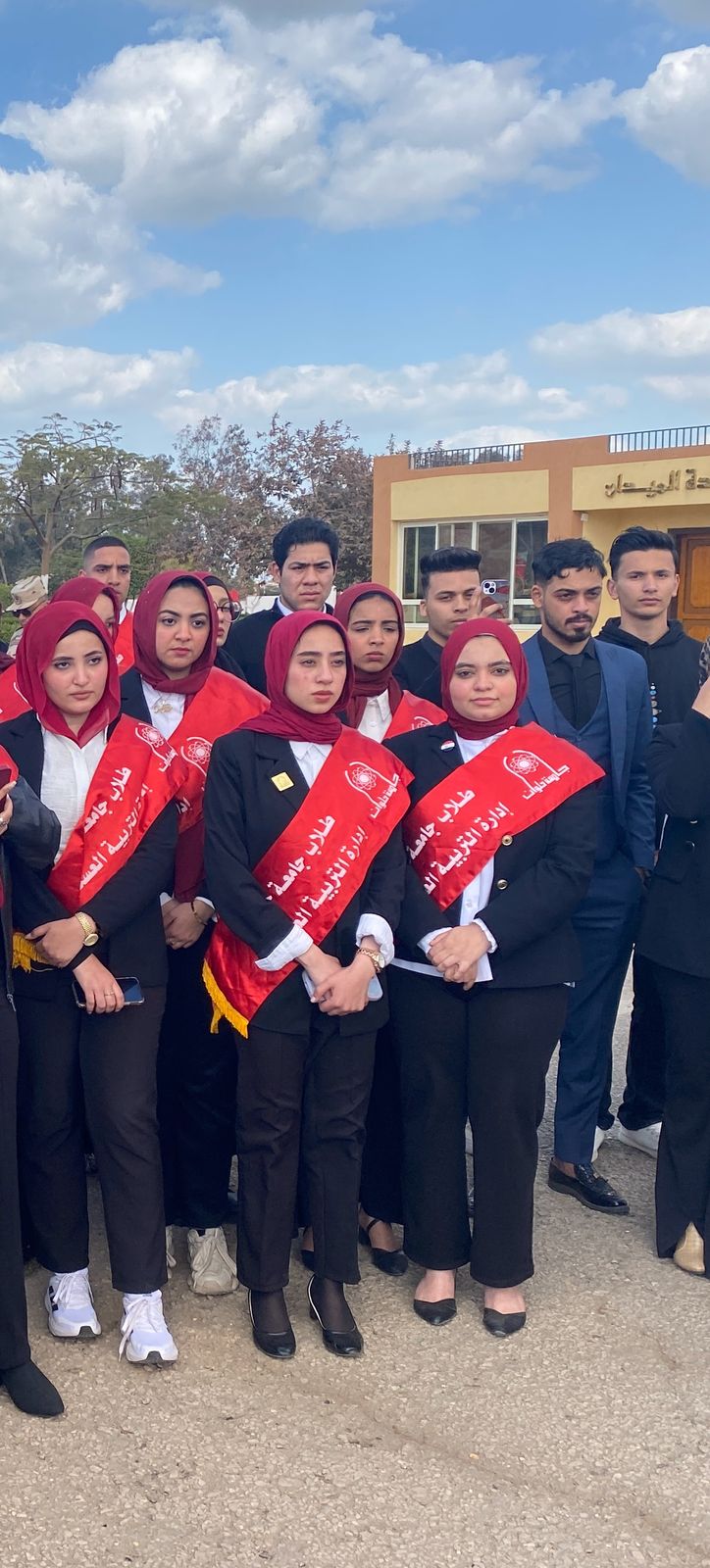 طلاب جامعة حلوان في زيارة ميدانية لوحدات المظلات المصرية