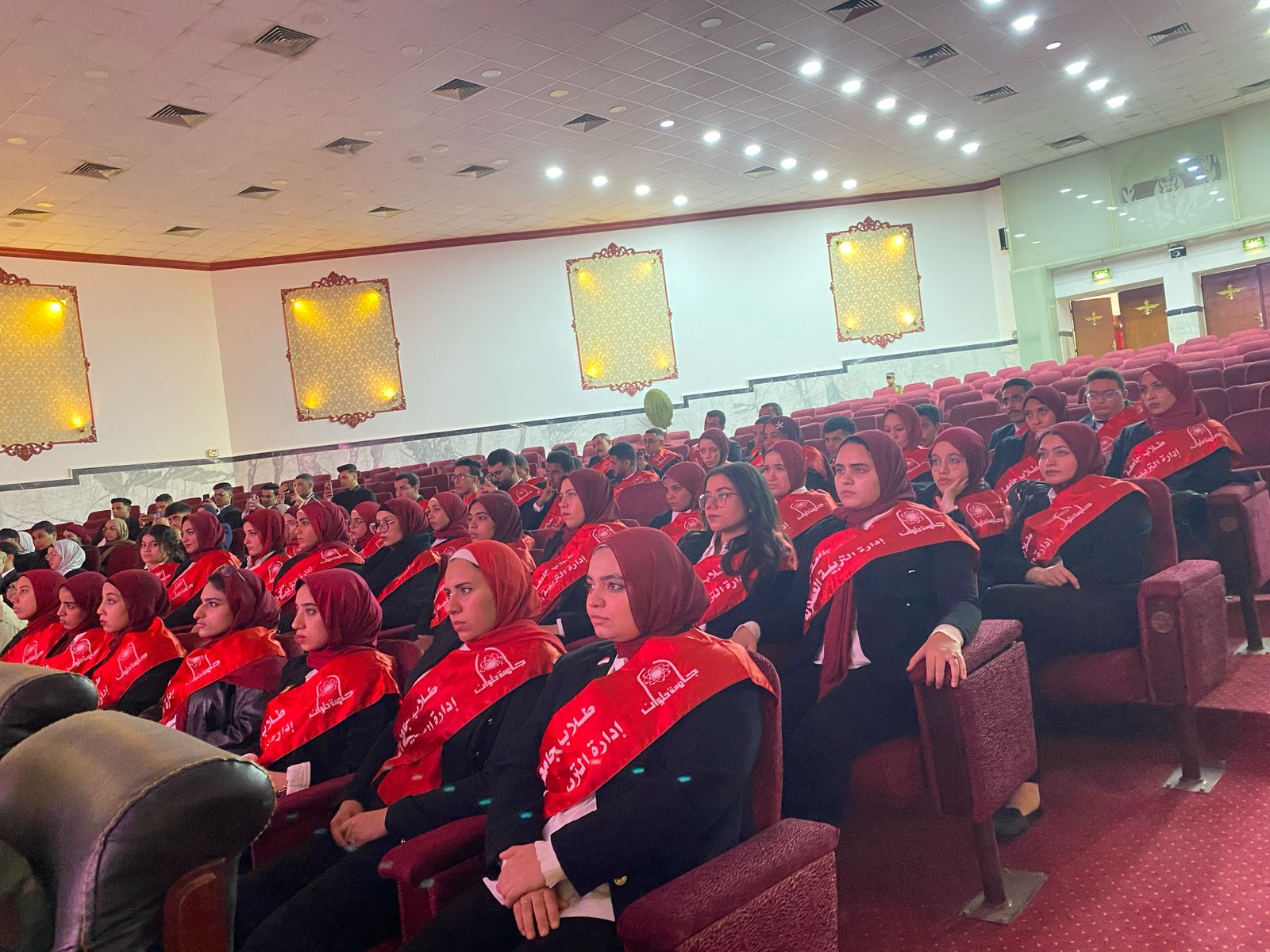 طلاب جامعة حلوان في زيارة ميدانية لوحدات المظلات المصرية