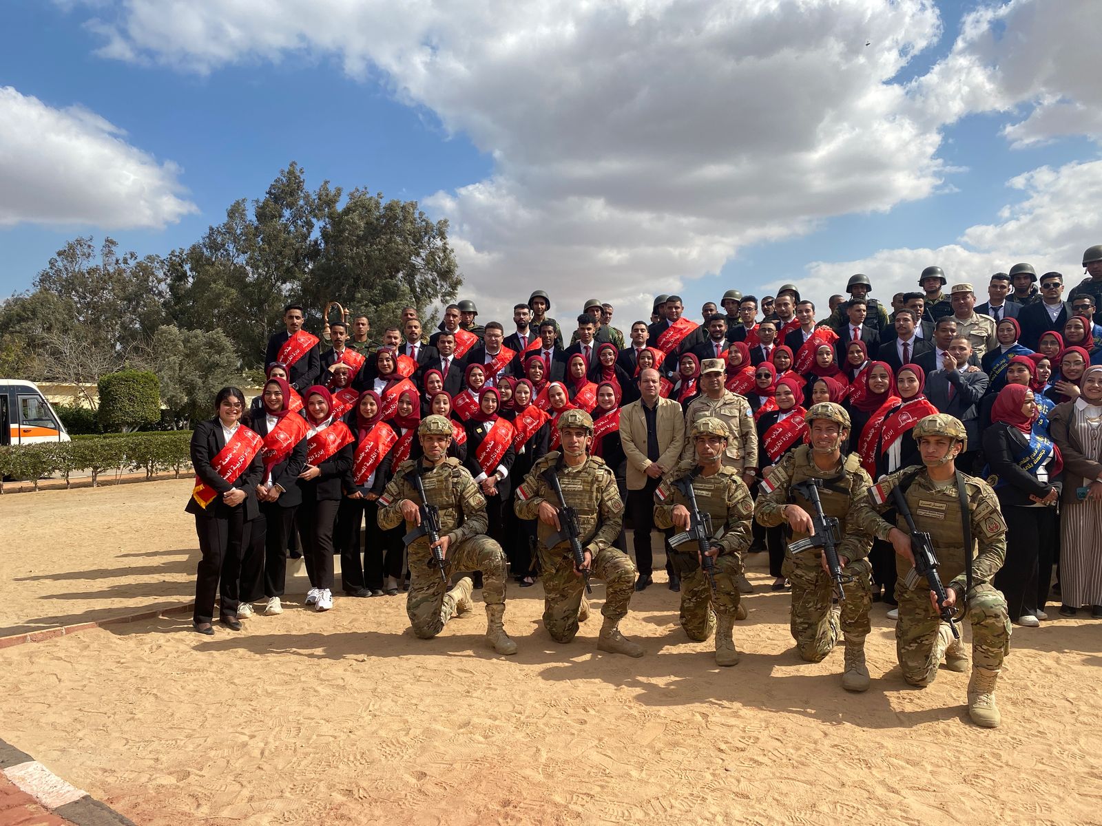 طلاب جامعة حلوان في زيارة ميدانية لوحدات المظلات المصرية