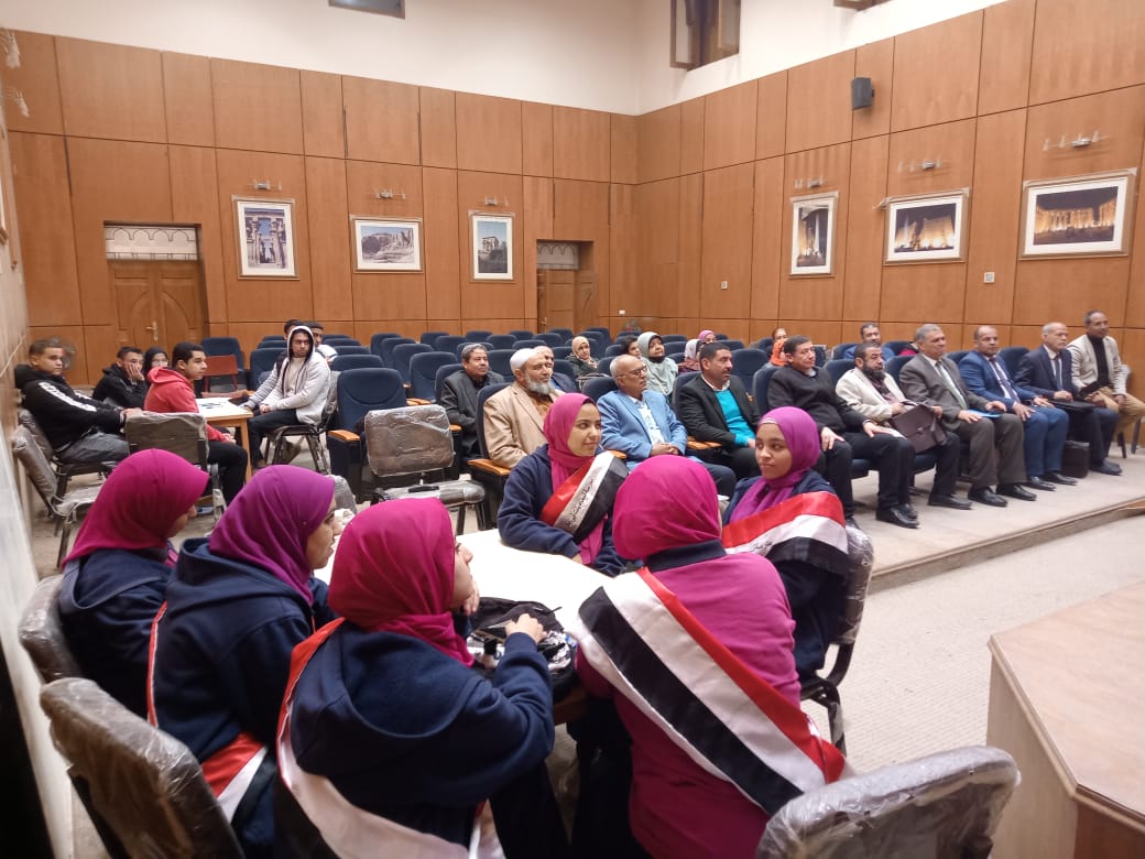 طلاب نيده الثانوية يتوجون ببطولة أوائل طلاب الثانوية العامة في تعليم سوهاج