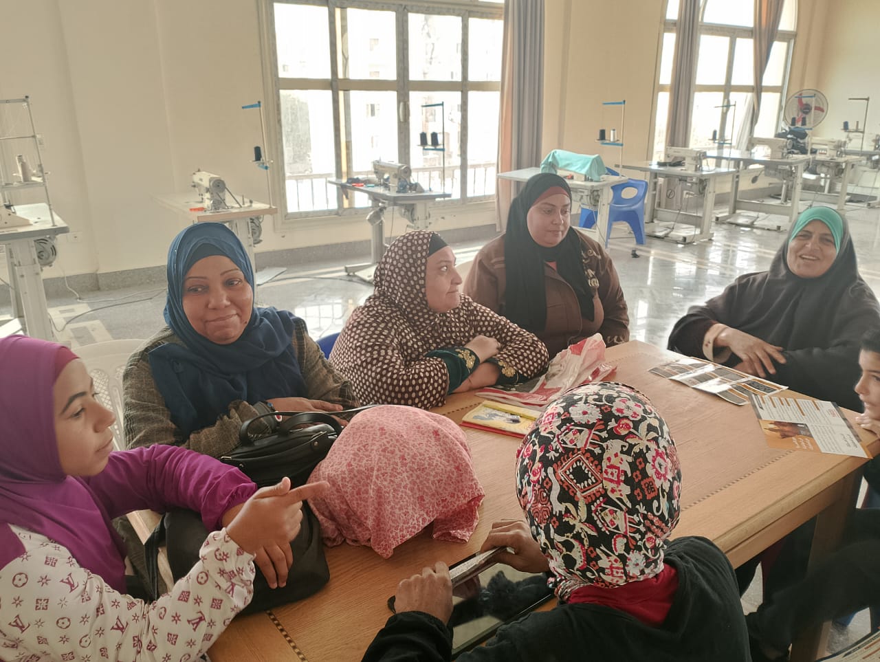 جامعة حلوان تنظم قافلة توعوية لتعزيز الوعي المجتمعي بمساكن عثمان