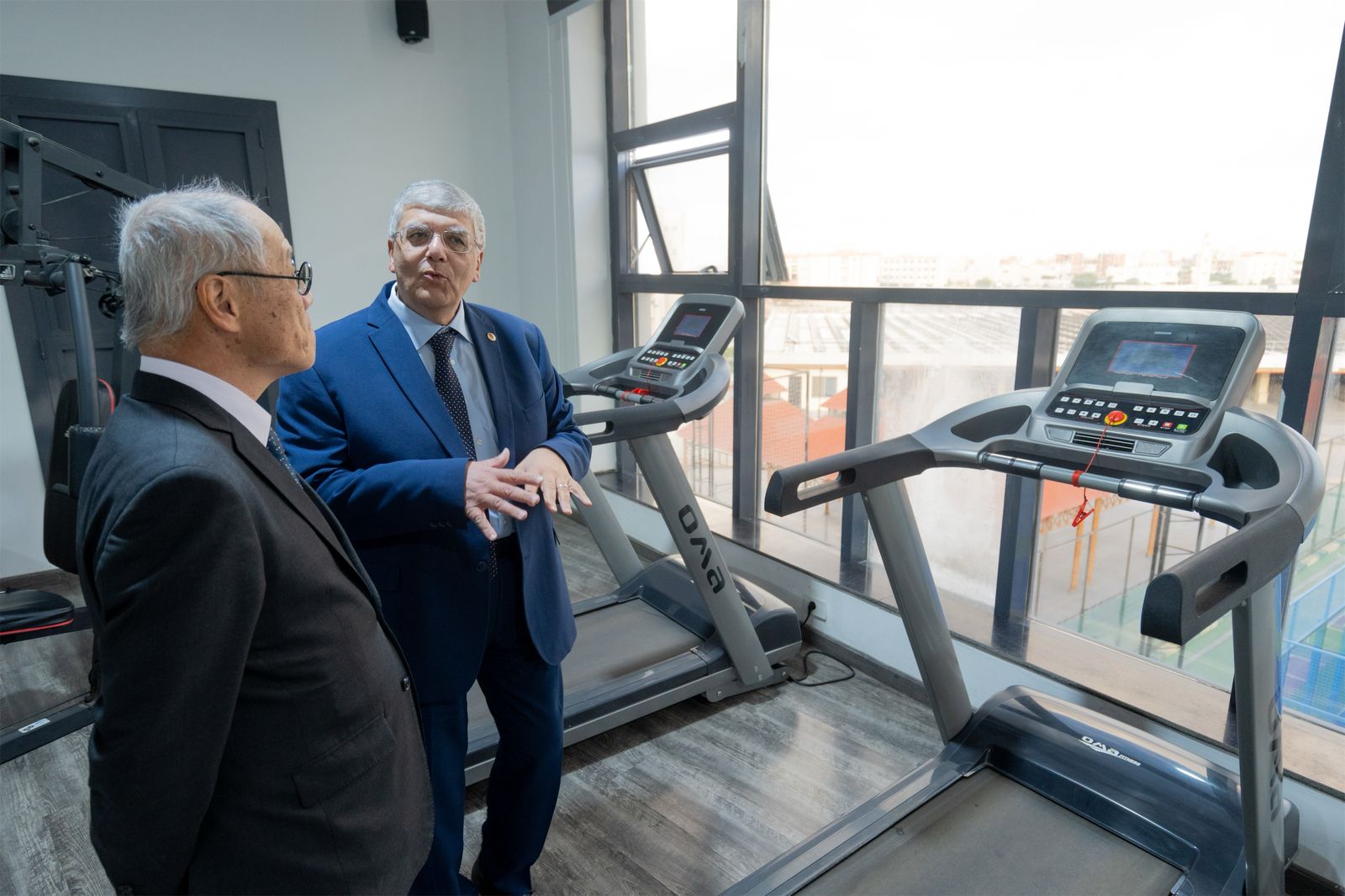 السفير الياباني يزور الجامعة المصرية اليابانية