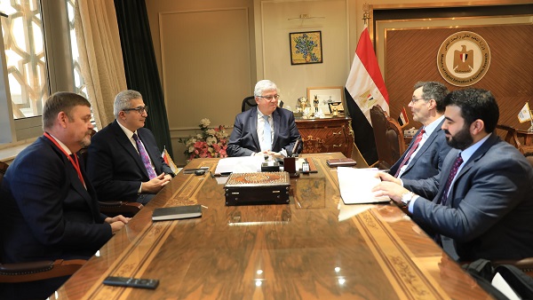 لقاء وزير التعليم العالي بوفد جامعة إيست إنجليا 