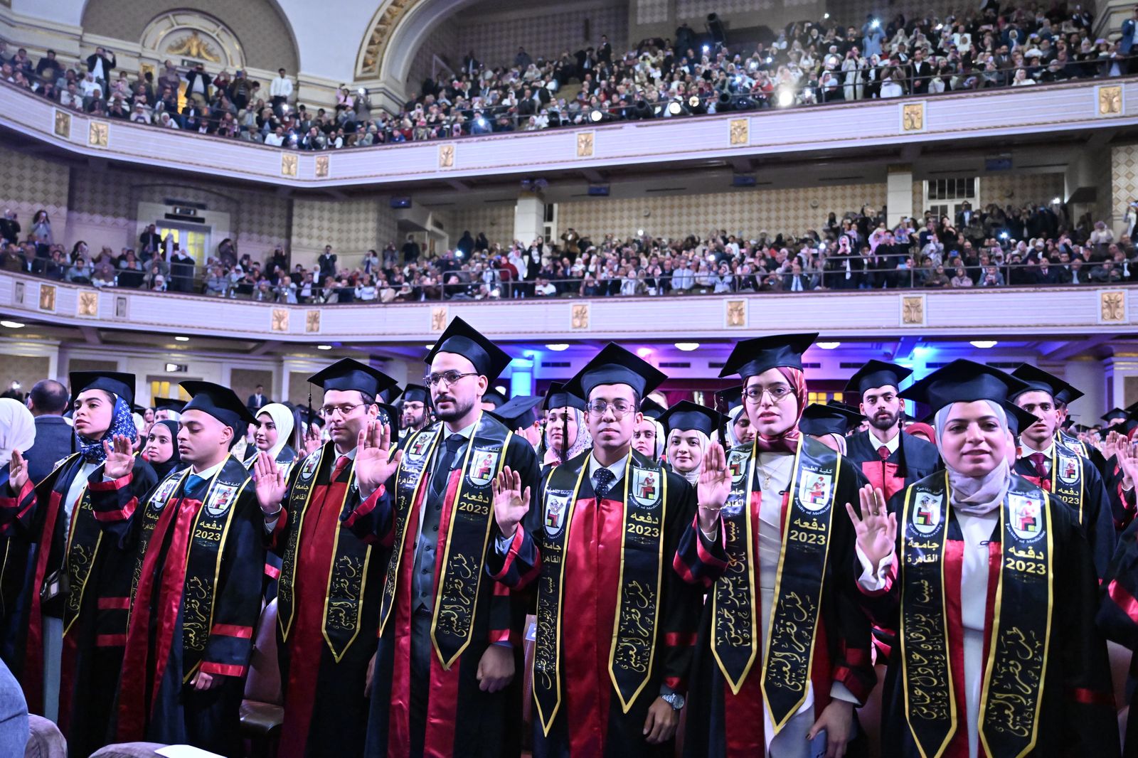 جامعة القاهرة تحتفل بتخريج دفعة نوفمبر 2023 من طب قصر العيني