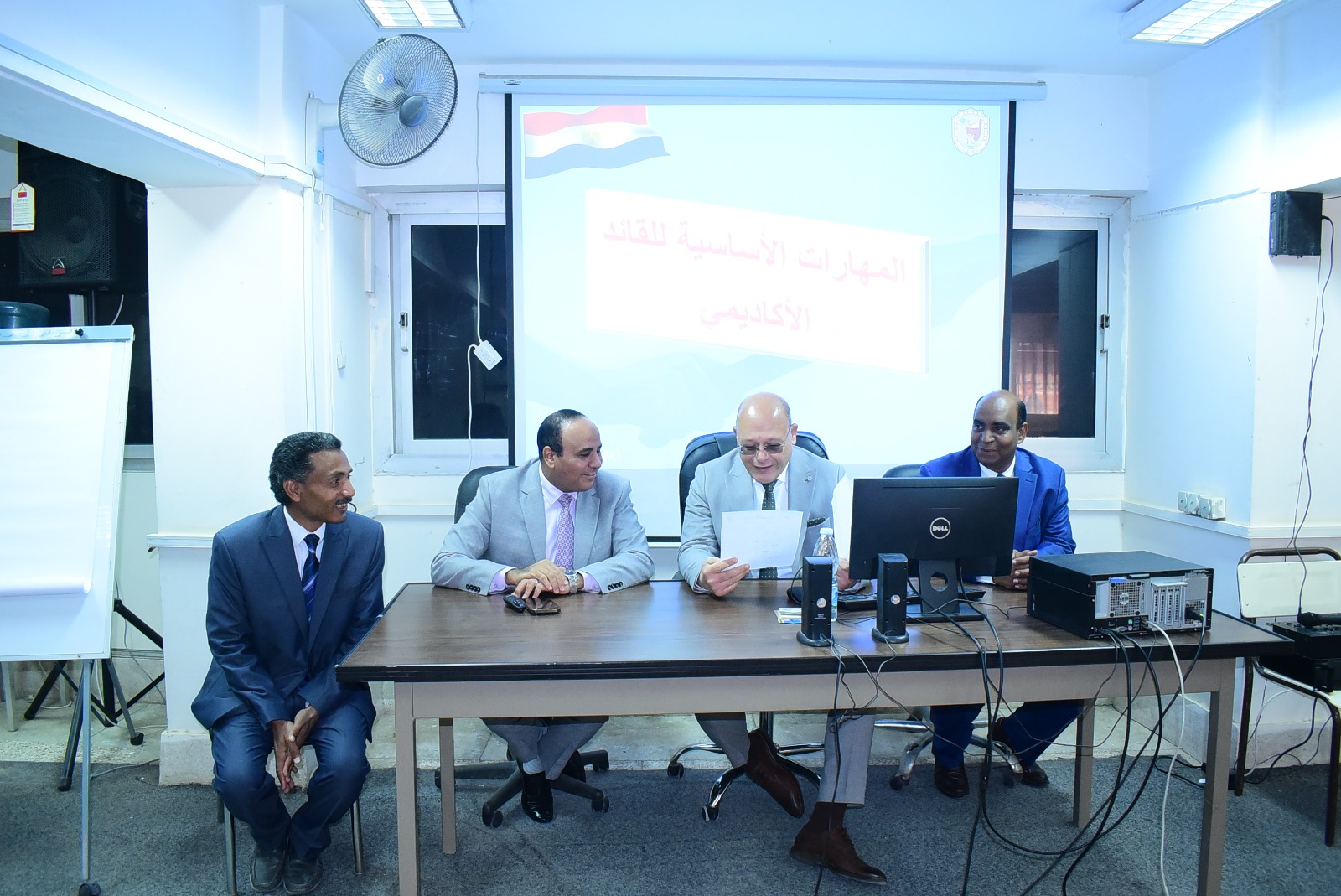 جامعة سوهاج تختتم برنامجًا تدريبيًا لتأهيل القيادات الأكاديمية بكلية الطب