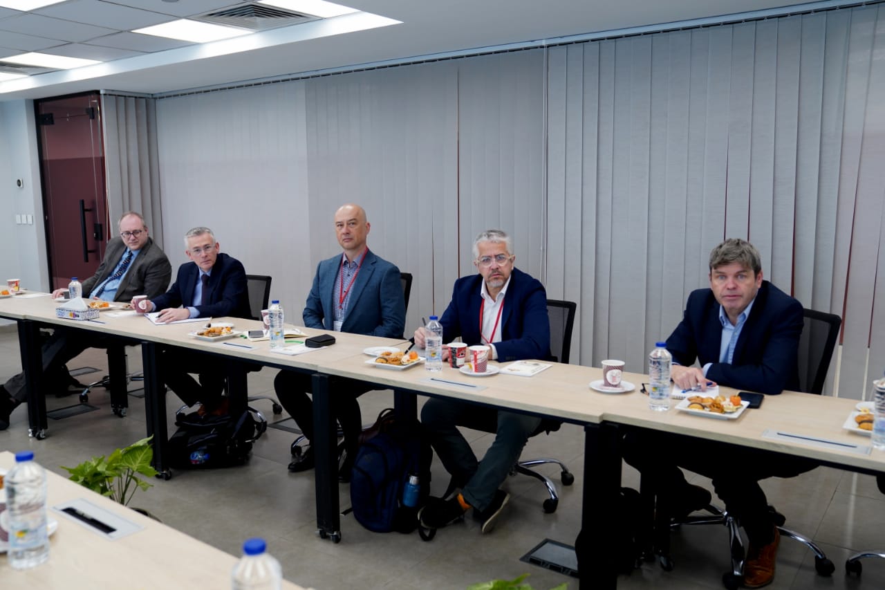 تعاون استراتيجي بين جامعة عين شمس وجامعة إكستر البريطانية