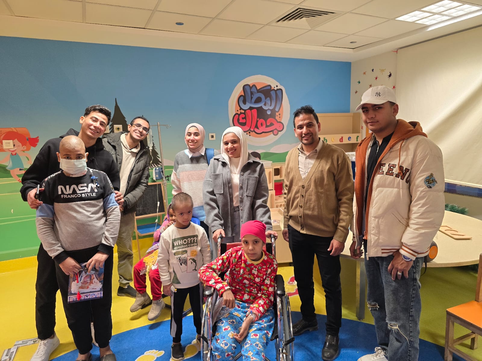 طلاب جامعة الأقصر ينشرون البهجة في مستشفى الأورمان