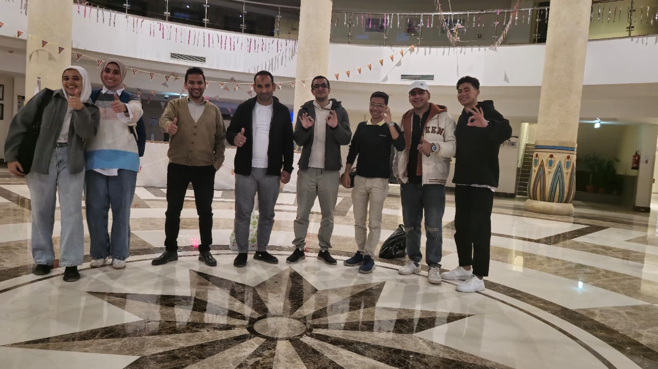 طلاب جامعة الأقصر ينشرون البهجة في مستشفى الأورمان