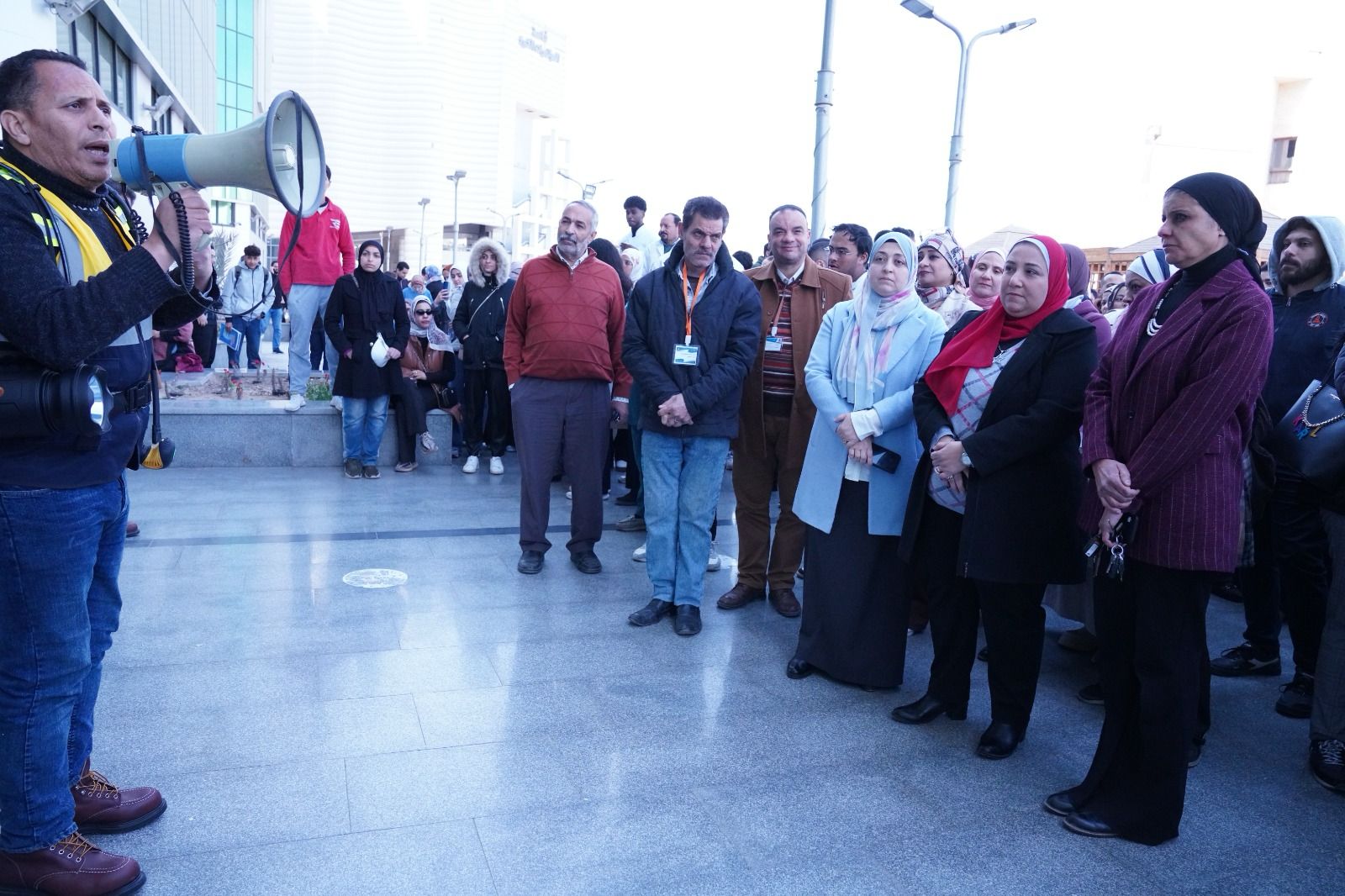 إخلاء كلية طب الأسنان جامعة عين شمس بمشاركة الدفاع المدنى