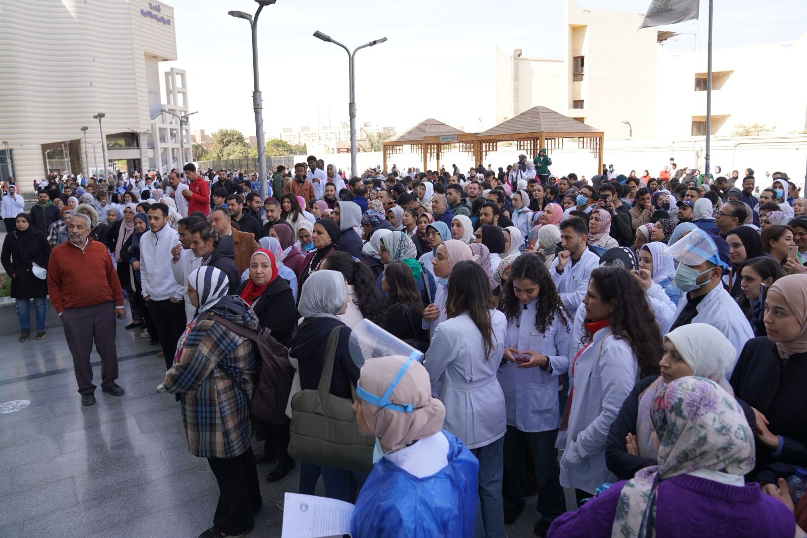 إخلاء كلية طب الأسنان جامعة عين شمس بمشاركة الدفاع المدنى