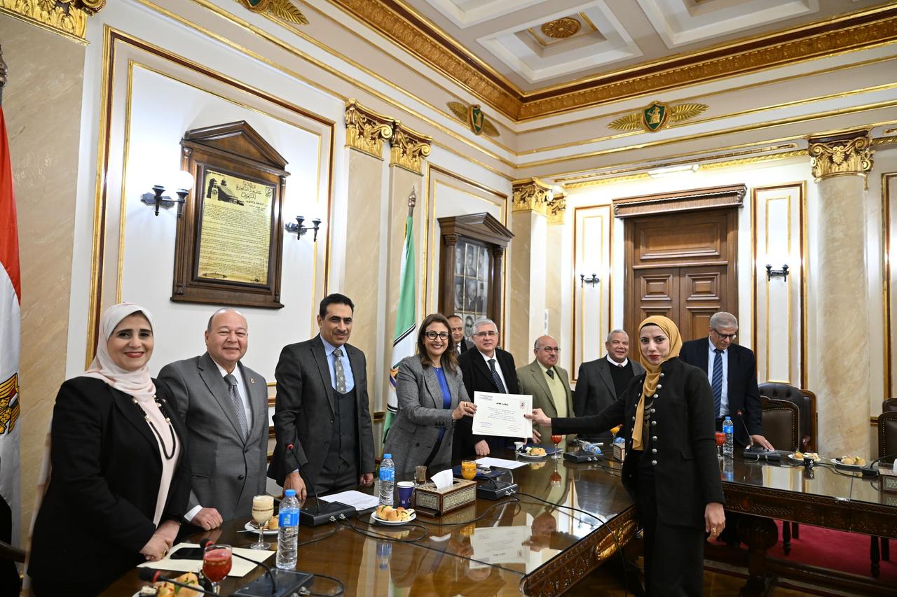 جامعة القاهرة تكرم الفائزين بمسابقة وقف الفنجري 2024