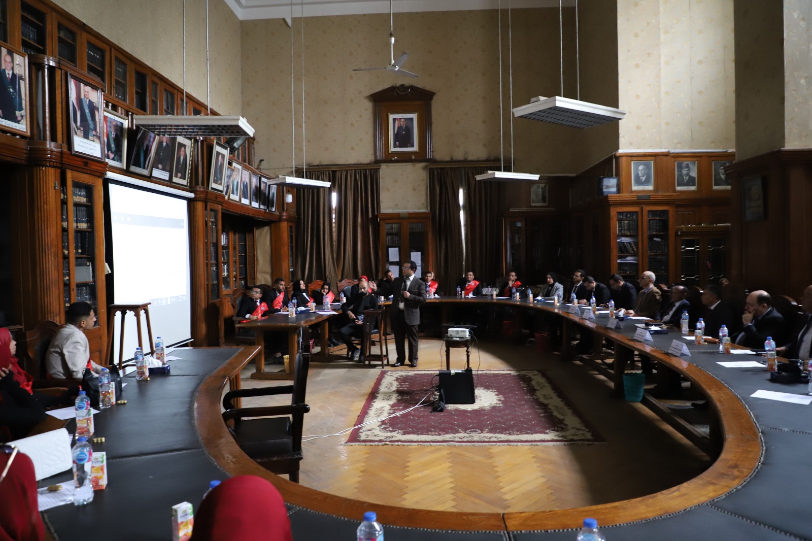 طلاب جامعة سوهاج في زيارة تاريخية لمحكمتي النقض والاستئناف