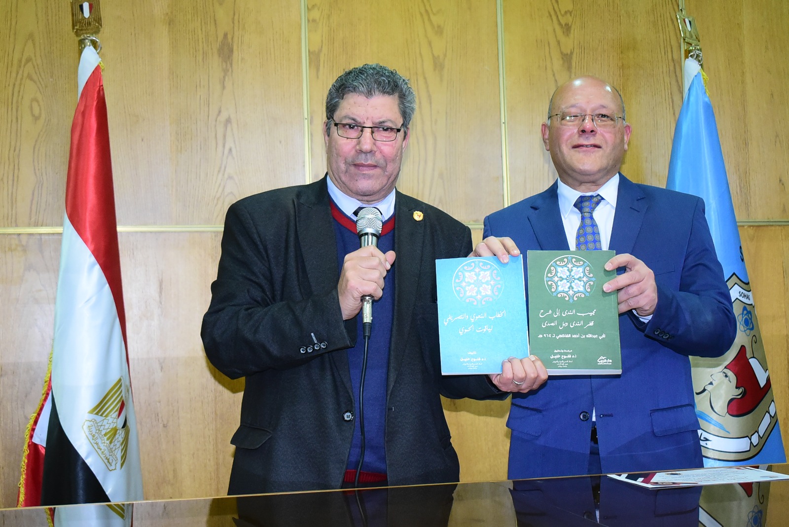 رئيس جامعة سوهاج يكرّم مبدعي الجامعة لمشاركتهم في معرض الكتاب